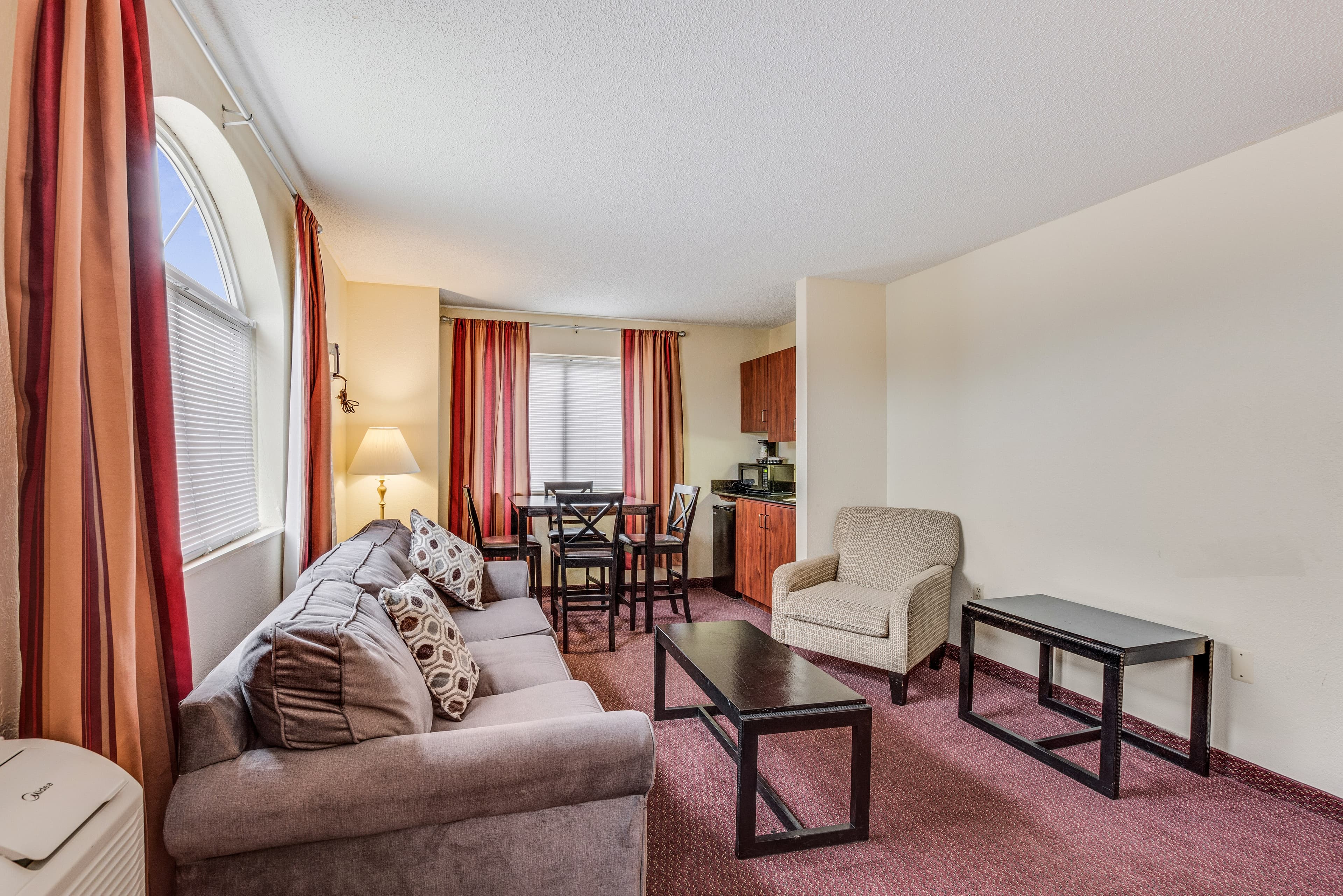 Econo Lodge Whitehall near Michigan's Adventure — 6