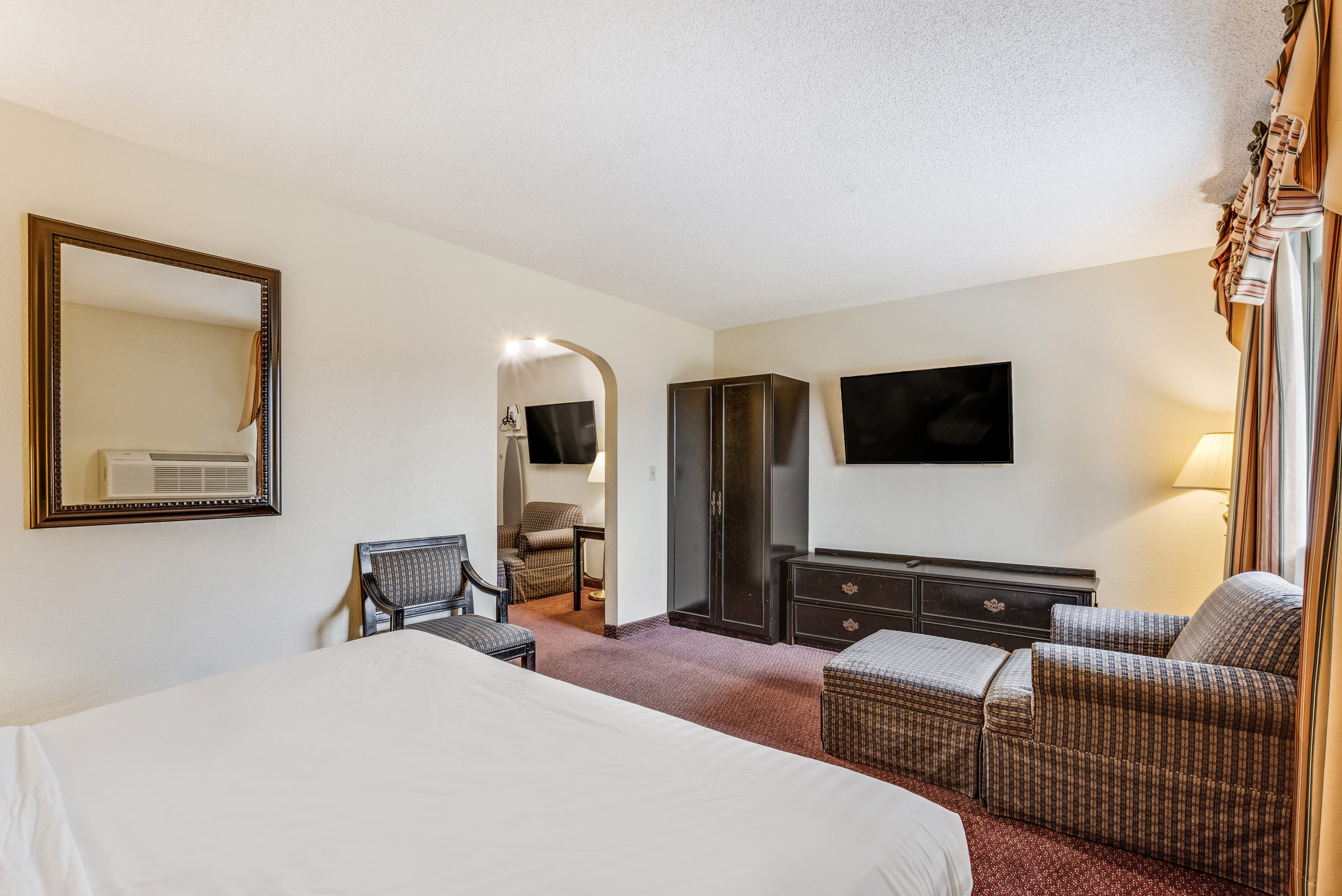 Econo Lodge Whitehall near Michigan's Adventure — 8