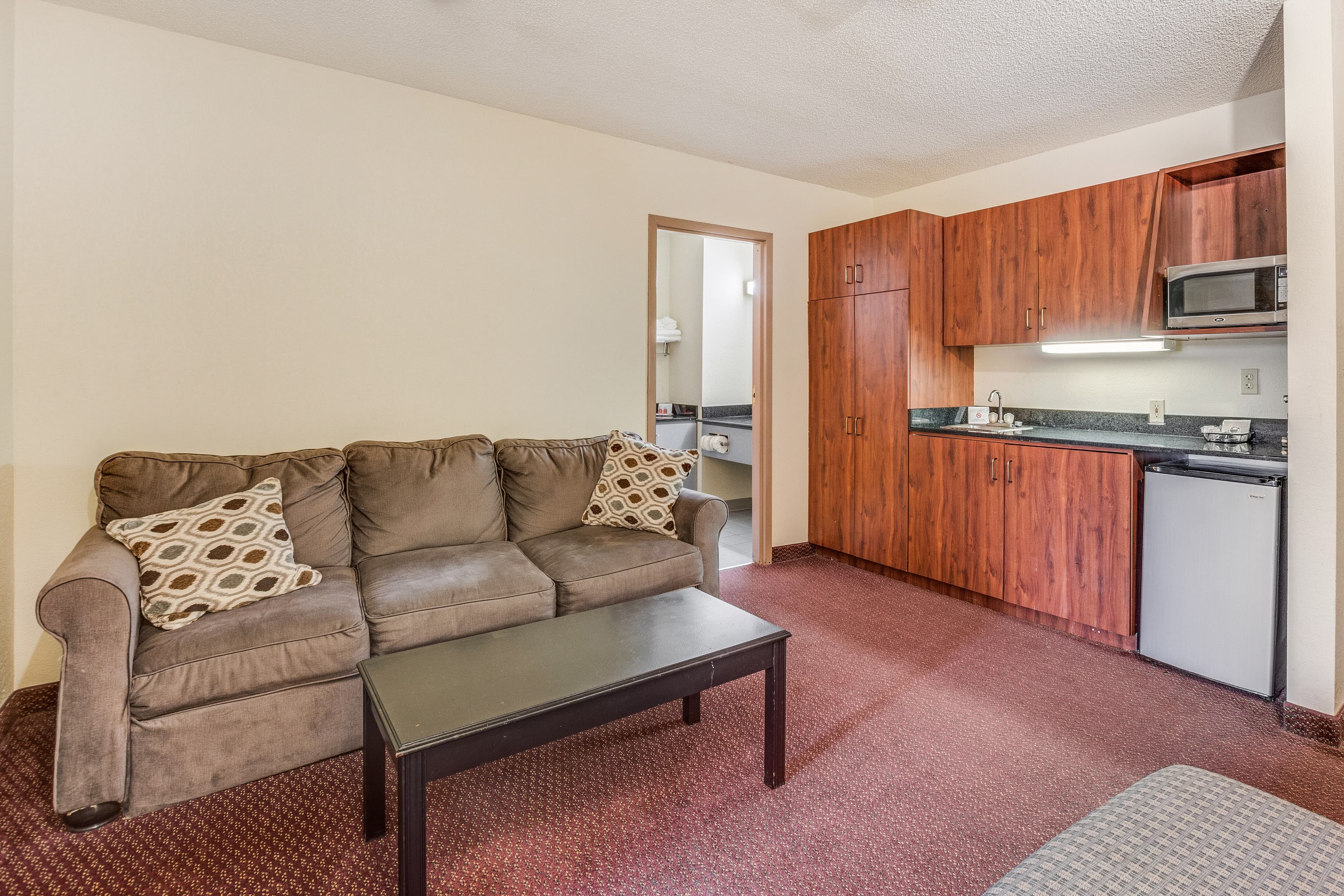 Econo Lodge Whitehall near Michigan's Adventure — 9