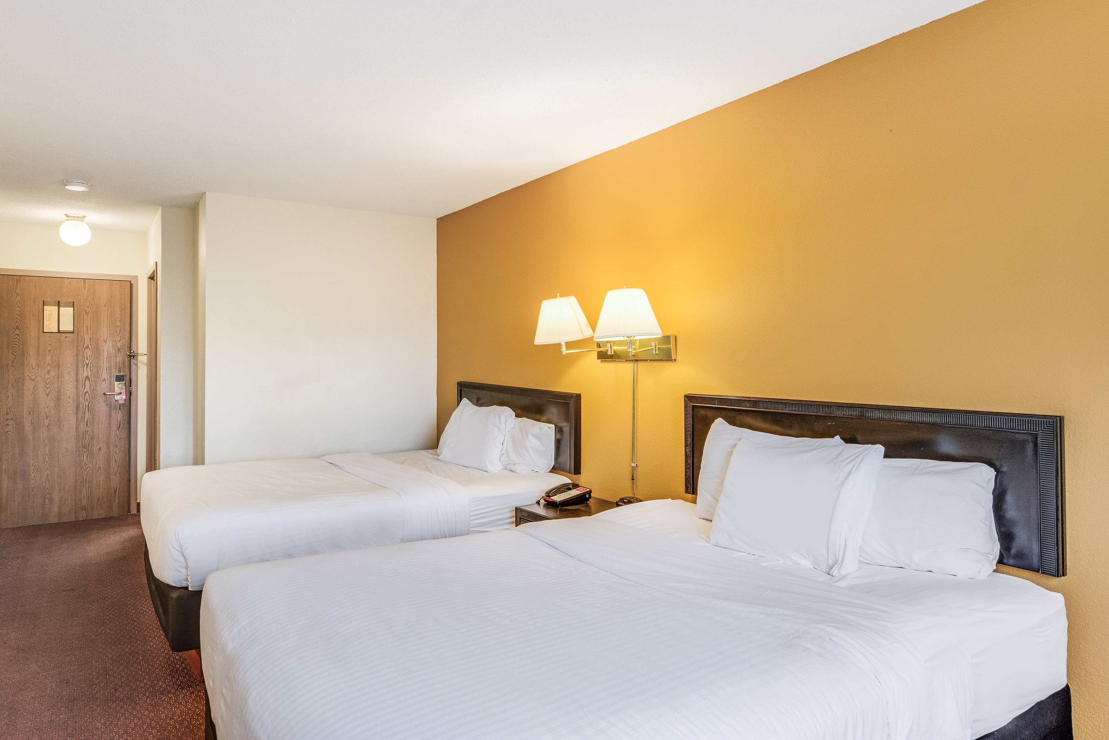 Econo Lodge Whitehall near Michigan's Adventure — 22