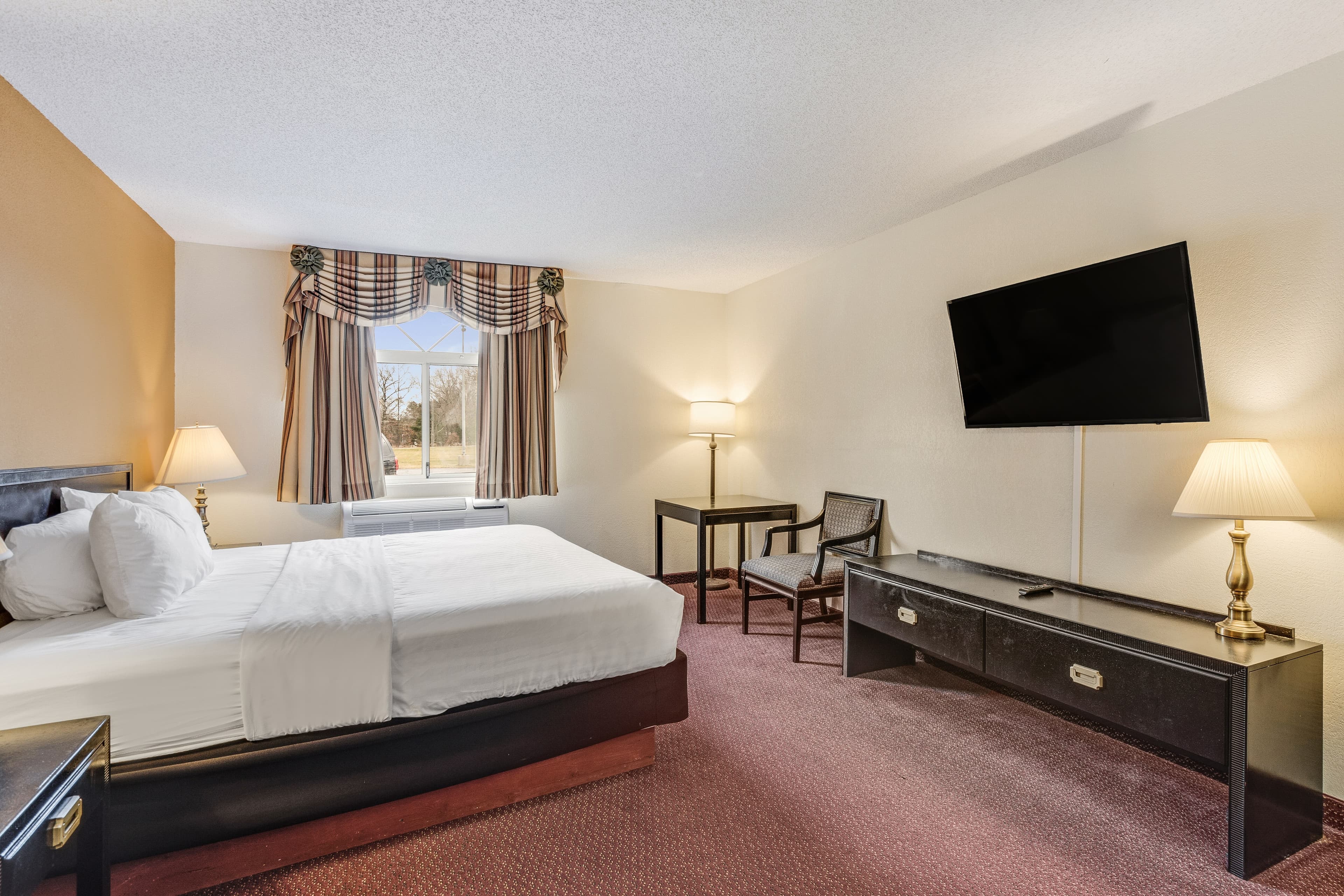 Econo Lodge Whitehall near Michigan's Adventure — 24