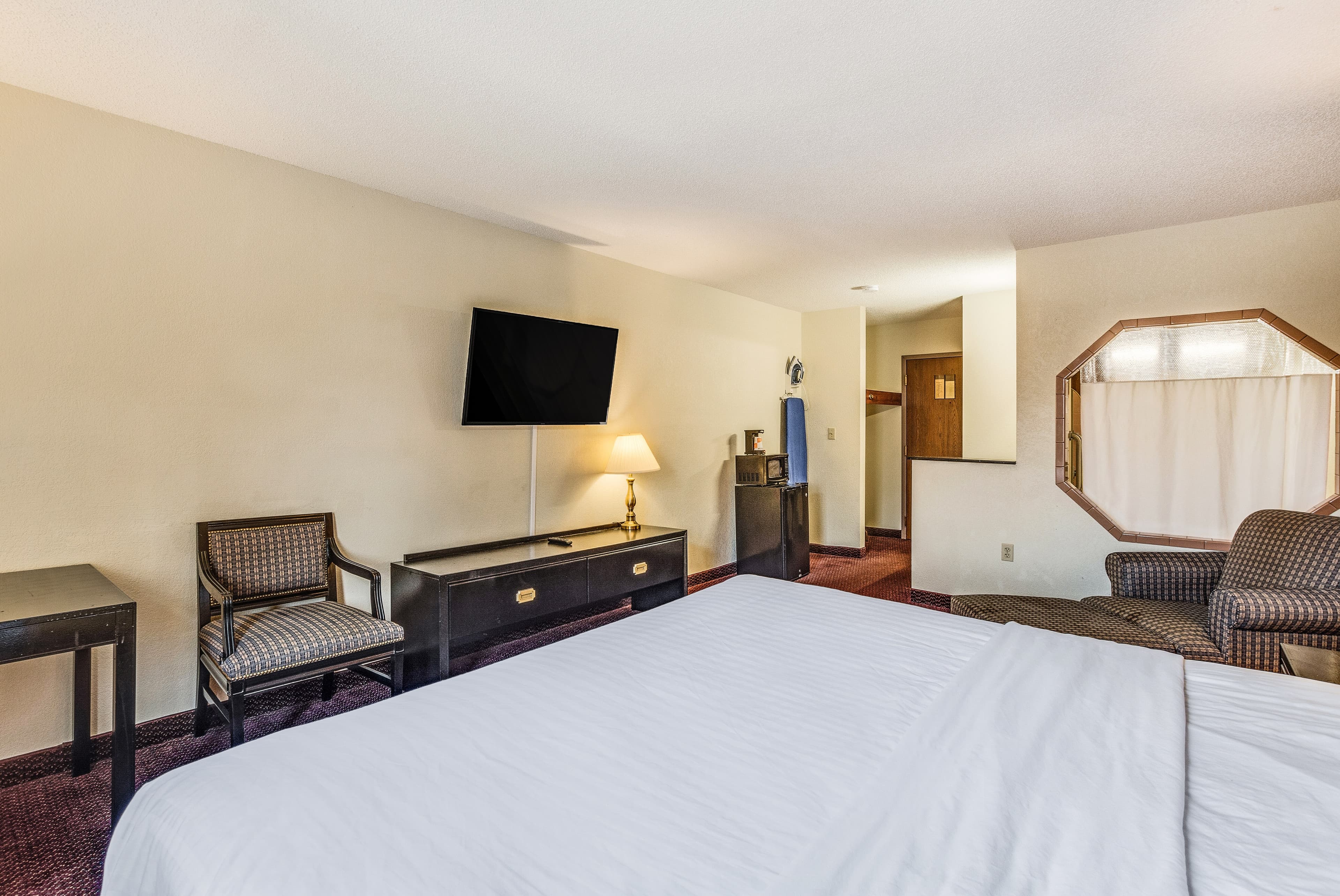 Econo Lodge Whitehall near Michigan's Adventure — 26