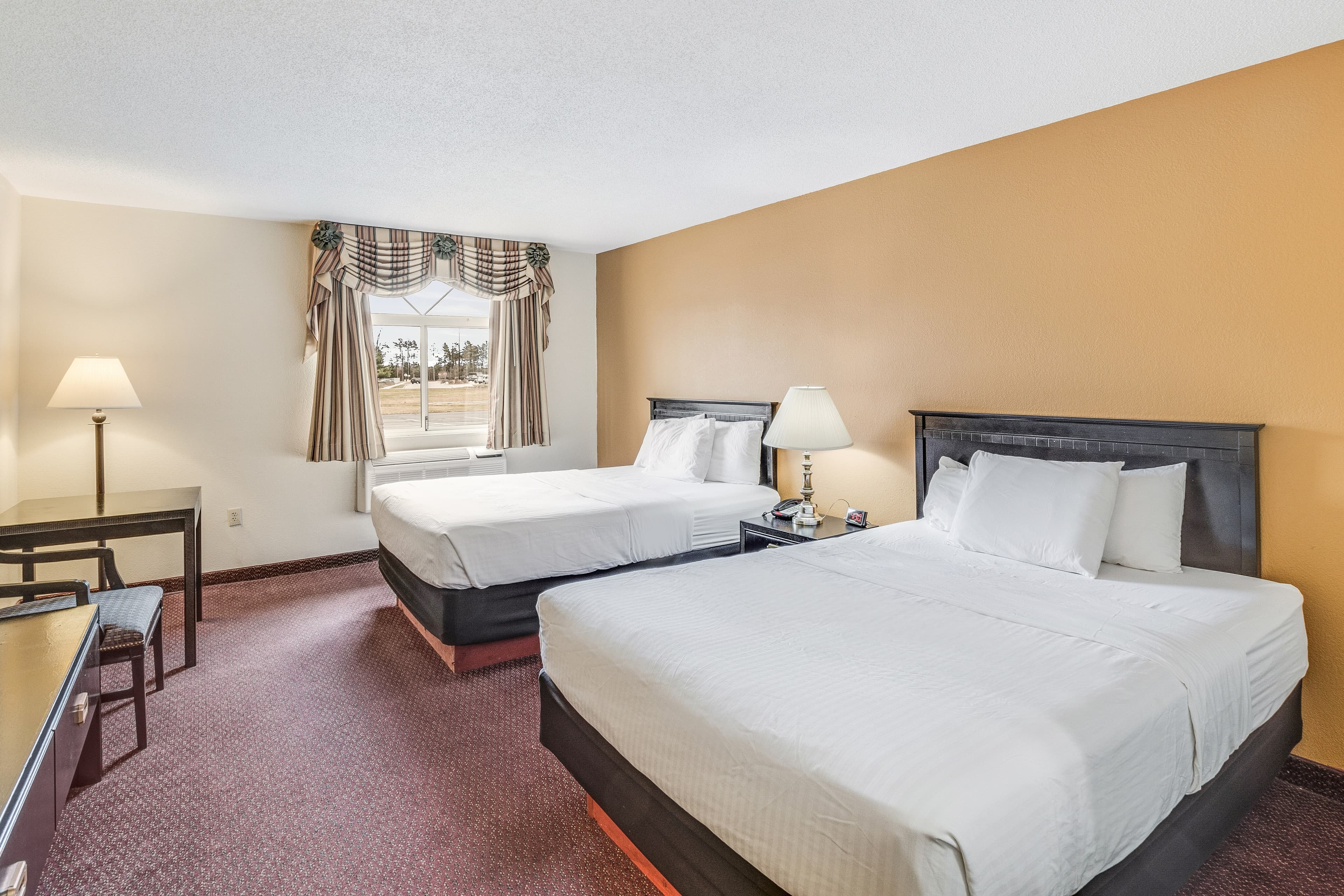 Econo Lodge Whitehall near Michigan's Adventure — 28