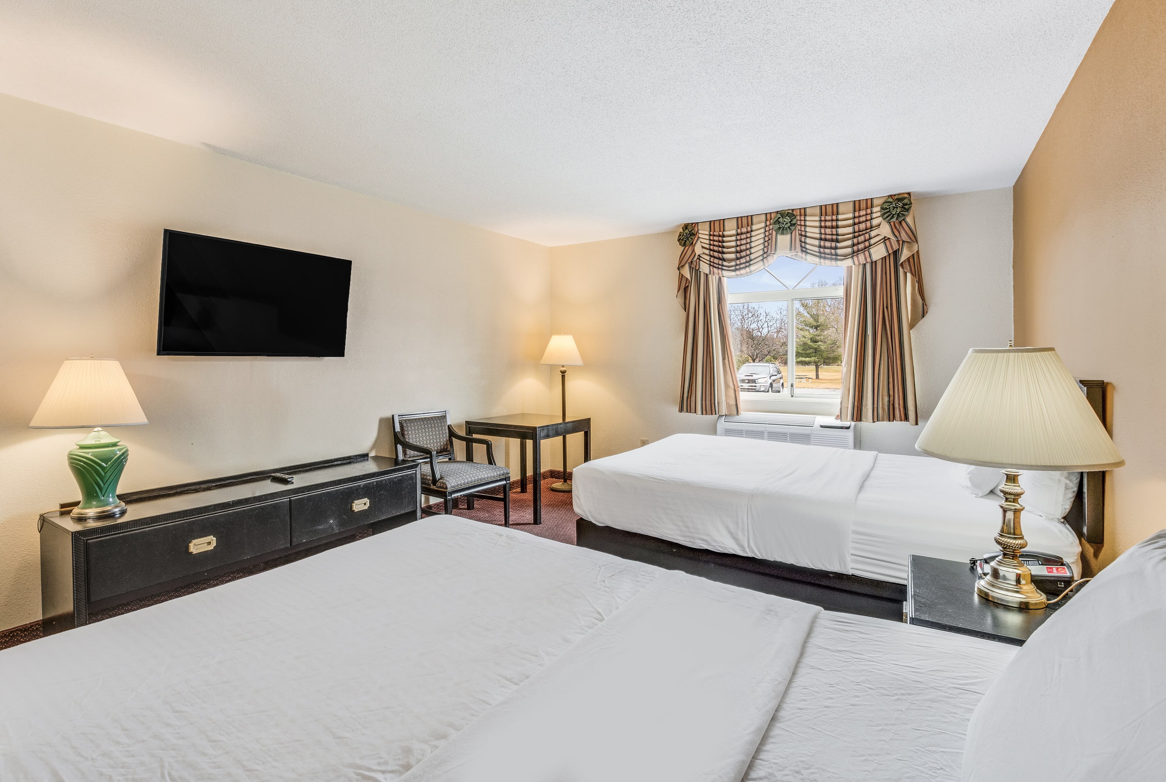 Econo Lodge Whitehall near Michigan's Adventure — 29