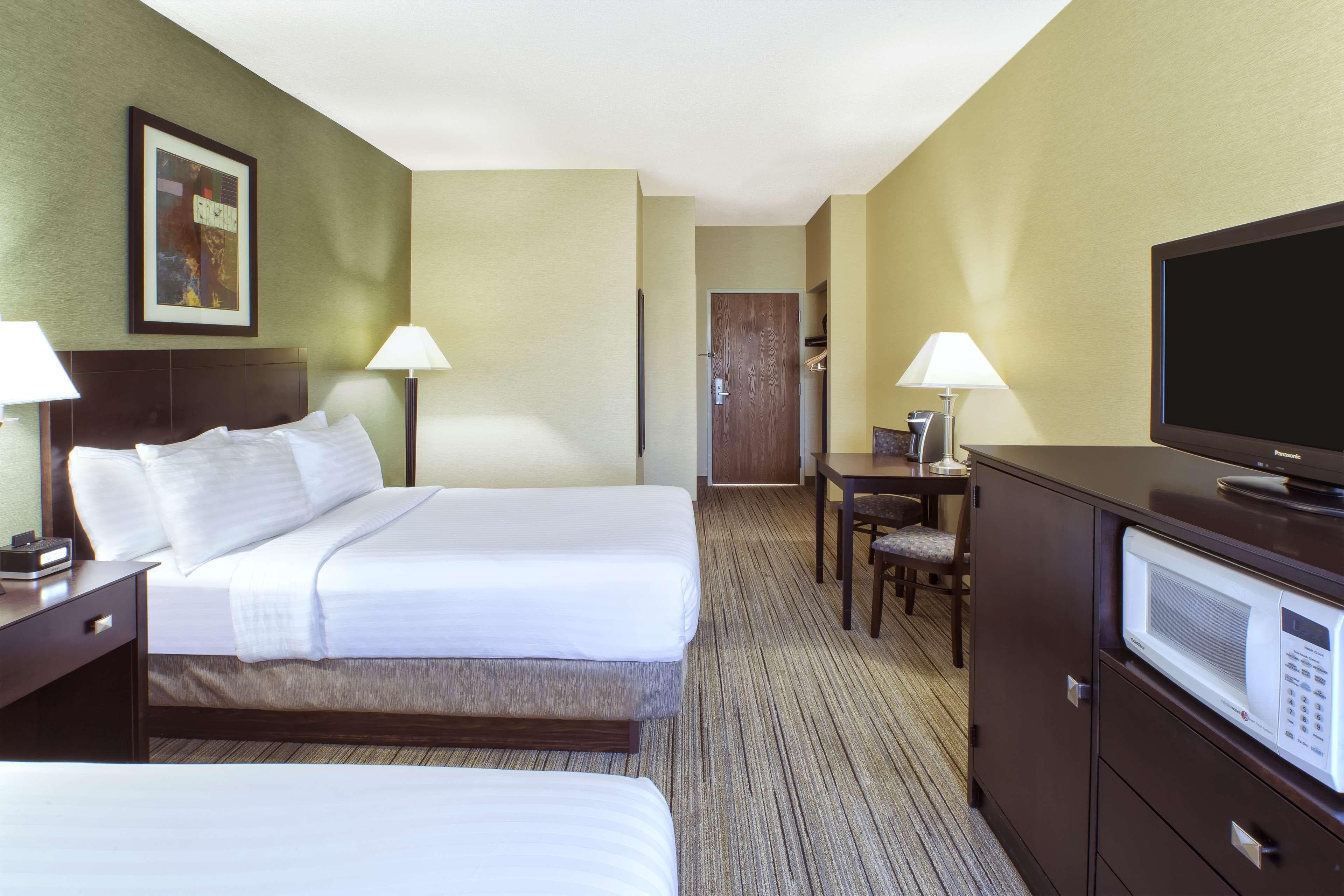 Country Inn & Suites by Radisson, Benton Harbor-St. Joseph, MI - Image 2