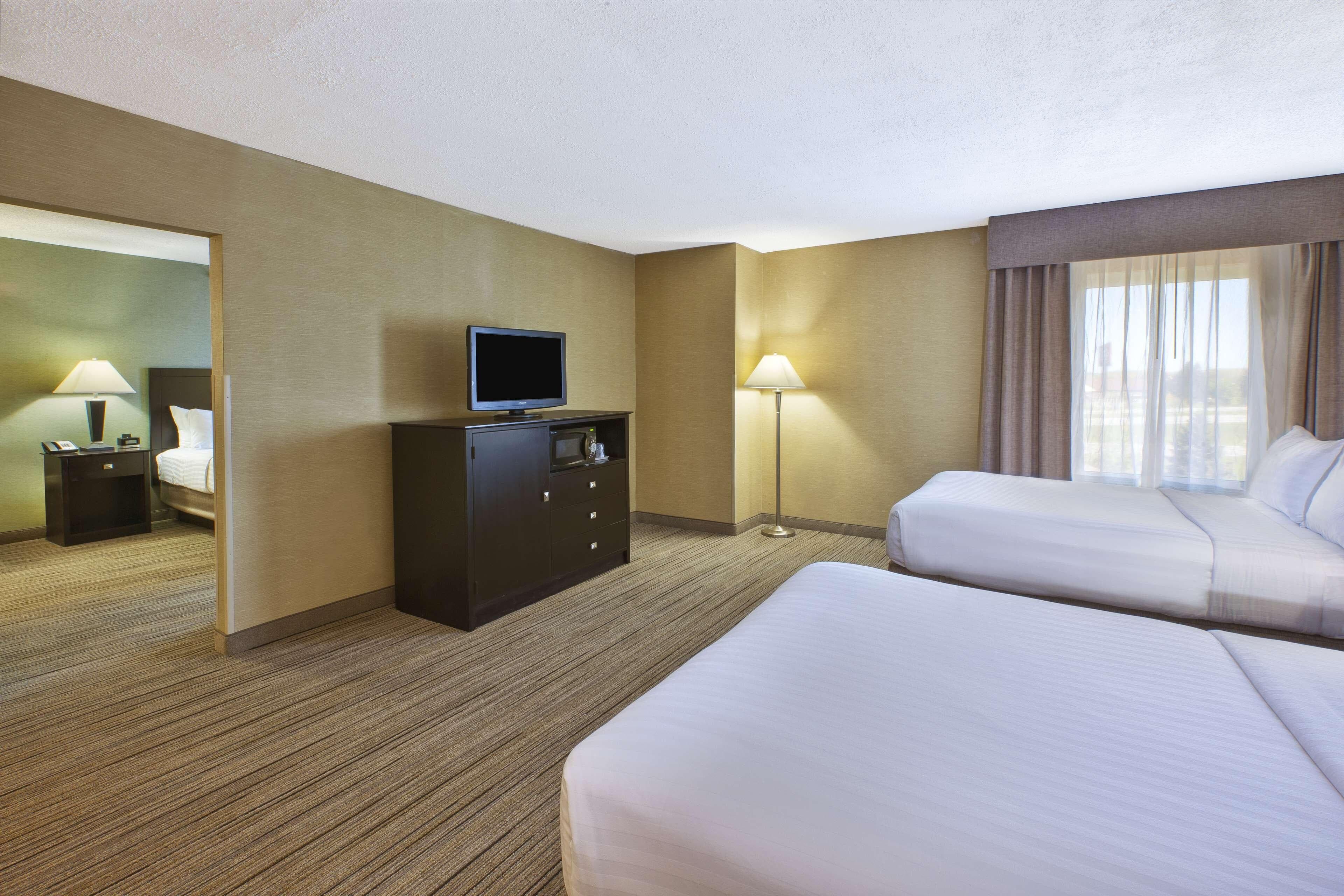 Country Inn & Suites by Radisson, Benton Harbor-St. Joseph, MI — 6