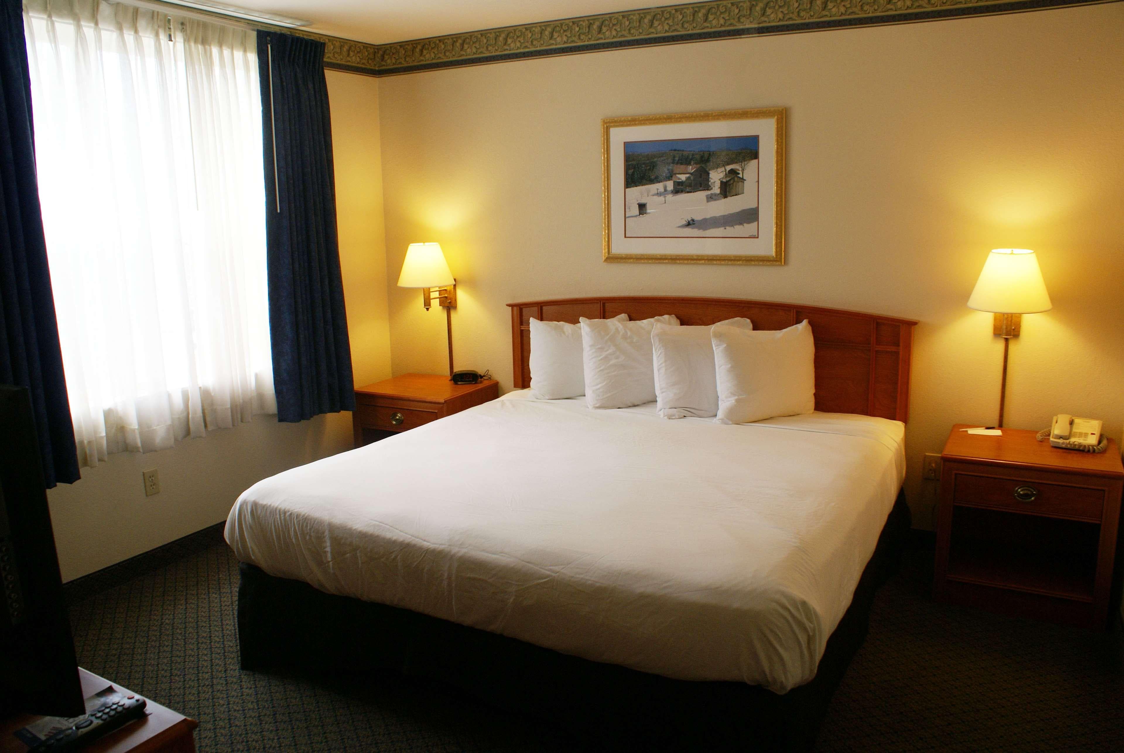 Country Inn & Suites by Radisson, Lansing, MI - Image 2