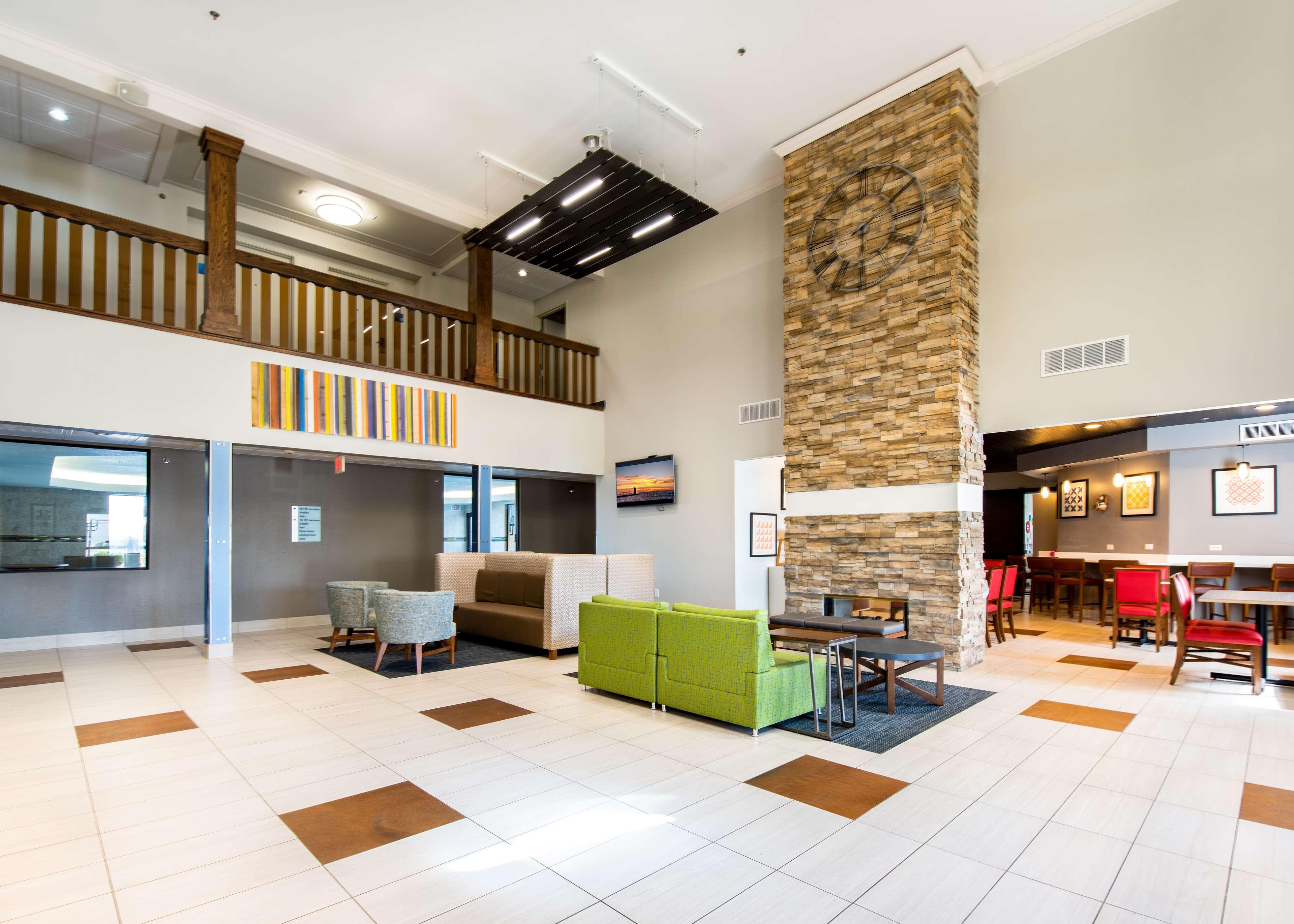 Country Inn & Suites by Radisson, South Haven, MI - Image 1
