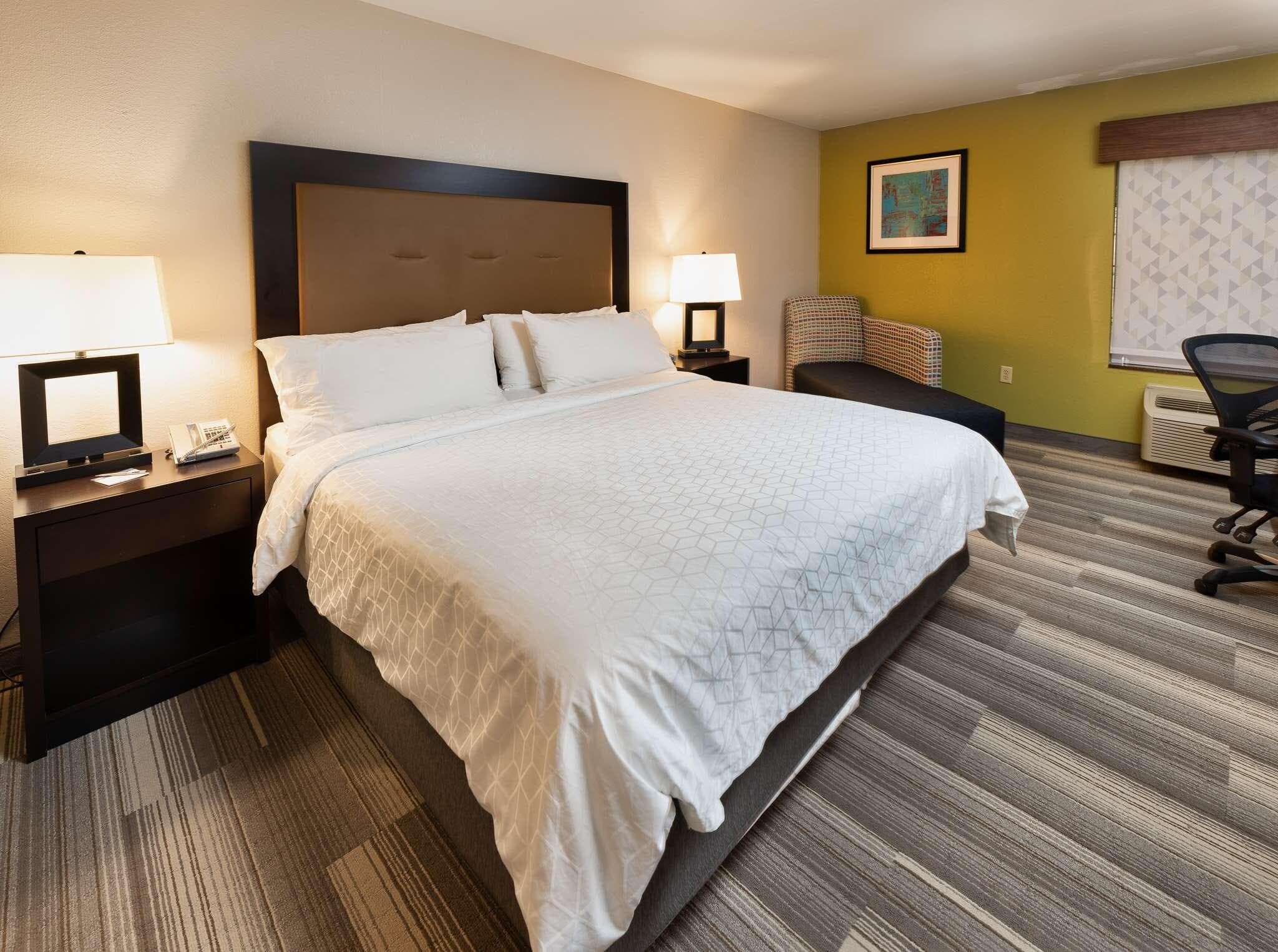 Country Inn & Suites by Radisson, South Haven, MI - Image 2