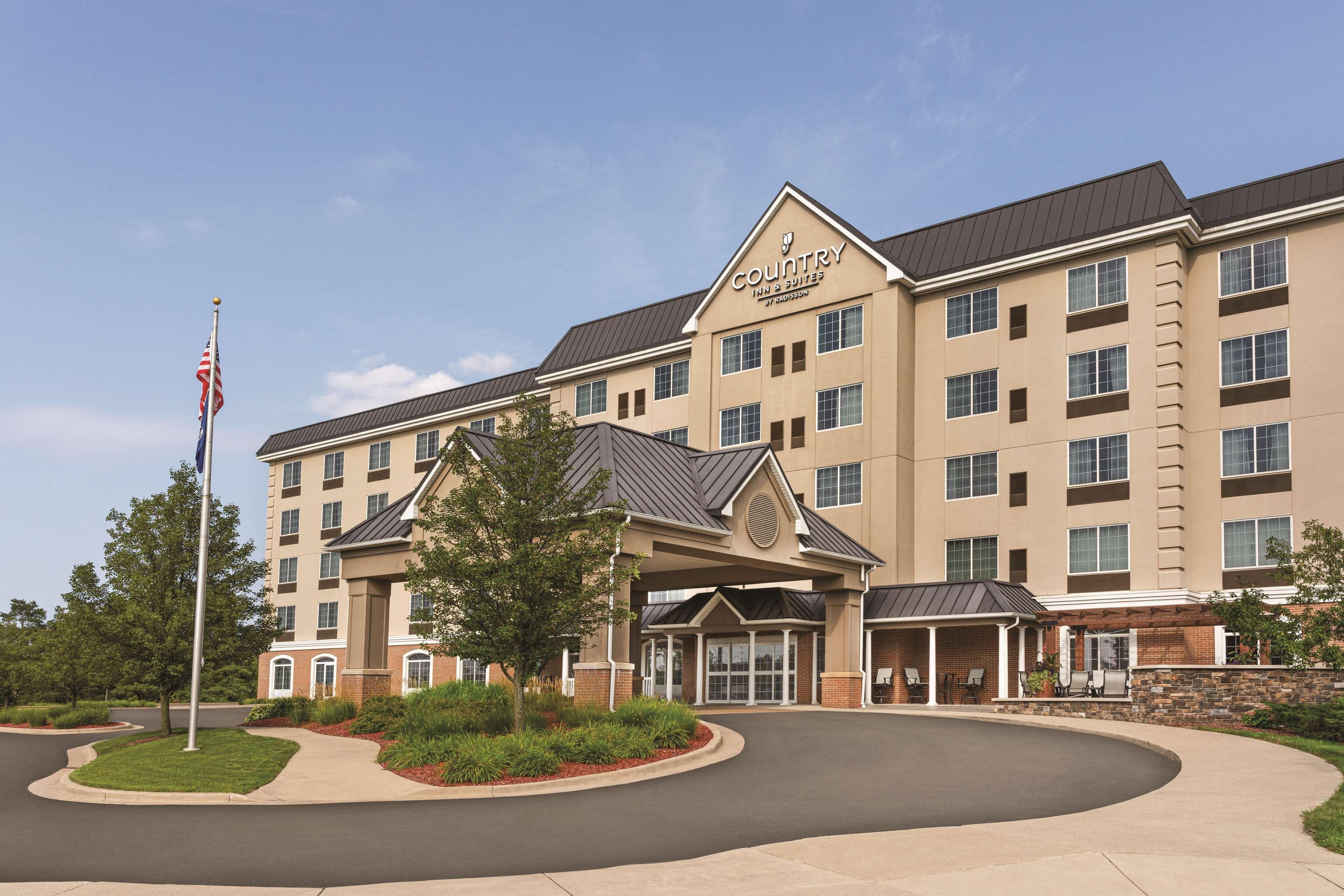 Country Inn & Suites by Radisson, Grand Rapids East, MI - Image 1