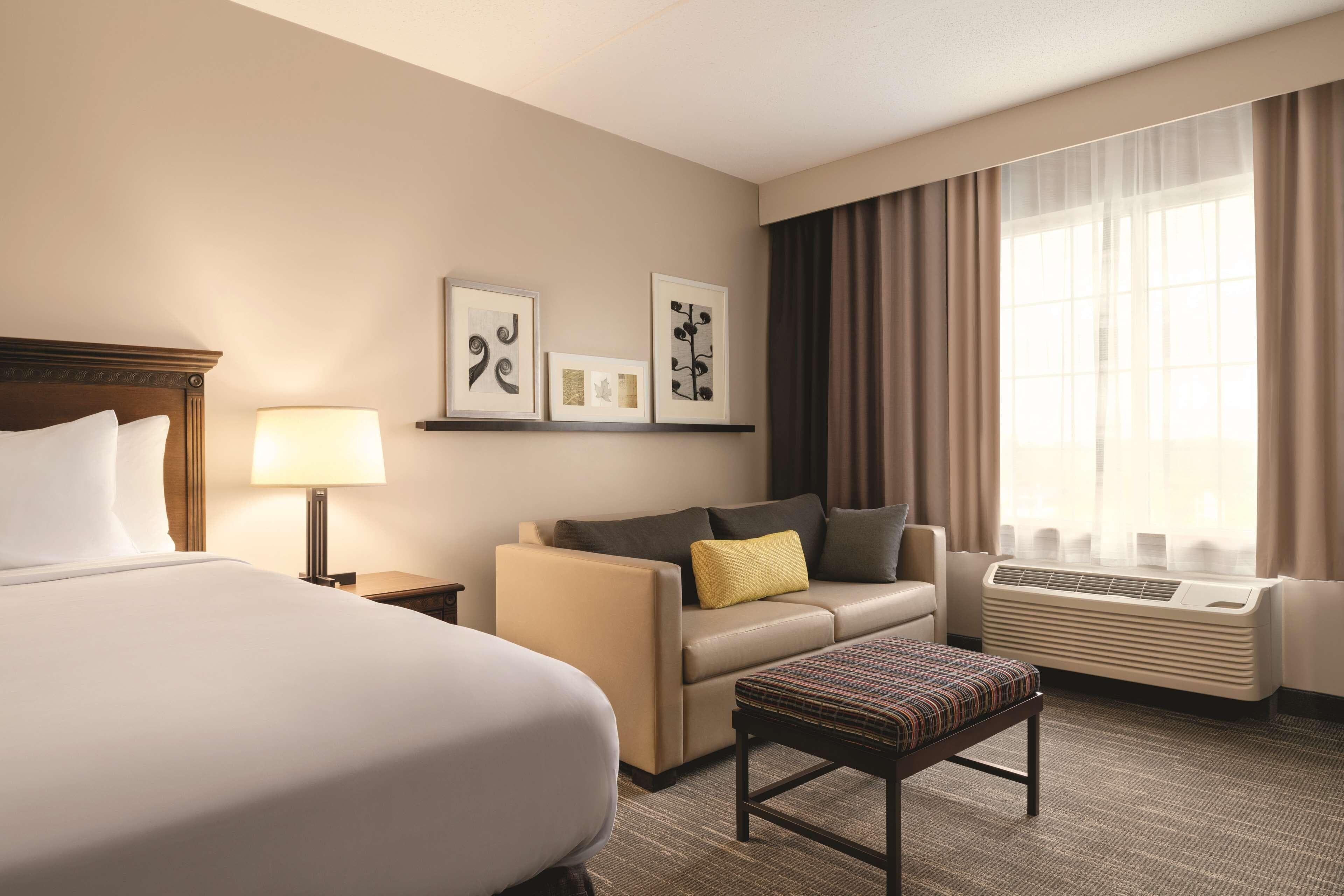 Country Inn & Suites by Radisson, Grand Rapids East, MI - Image 2