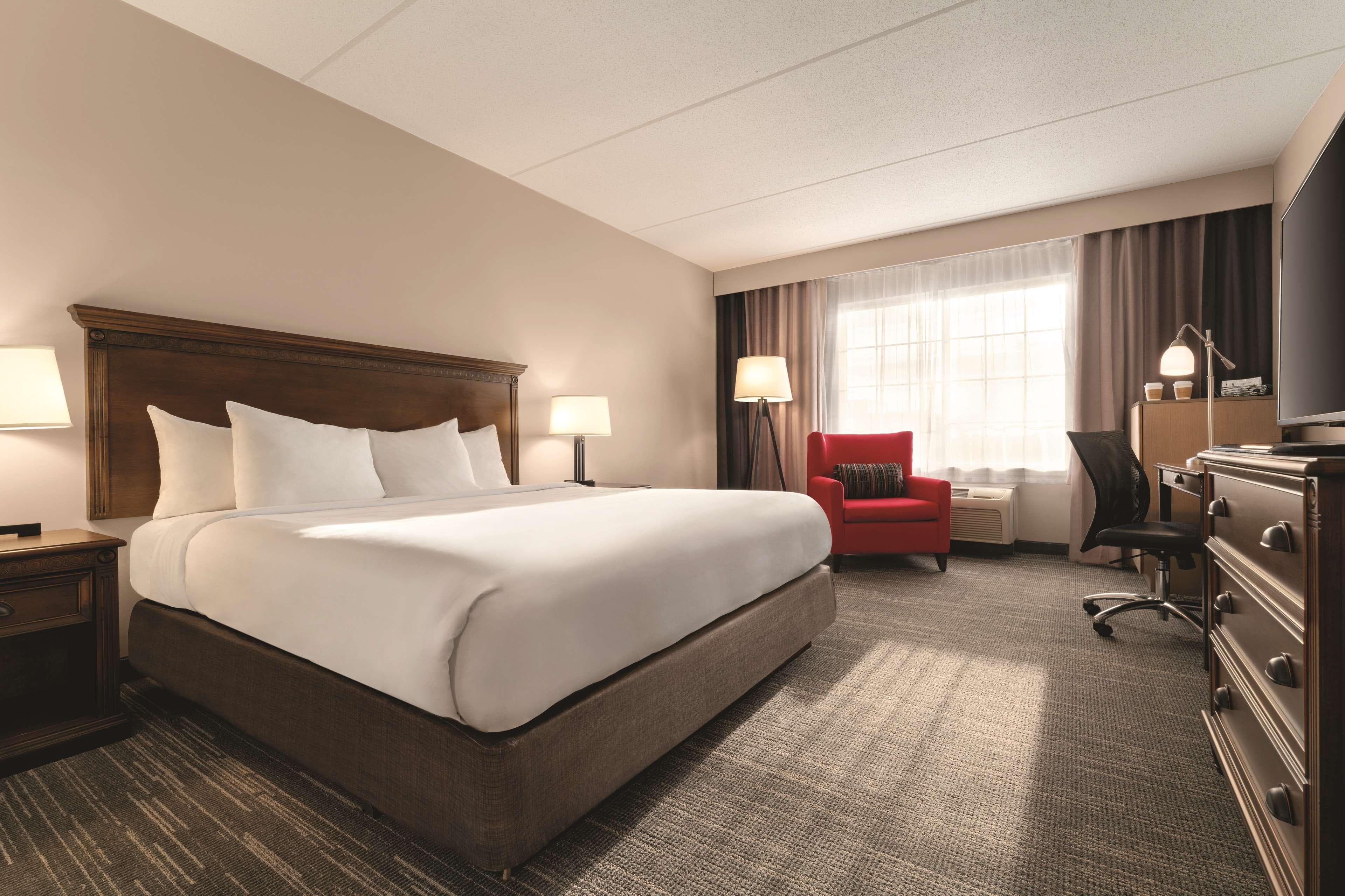Country Inn & Suites by Radisson, Grand Rapids East, MI - Image 3