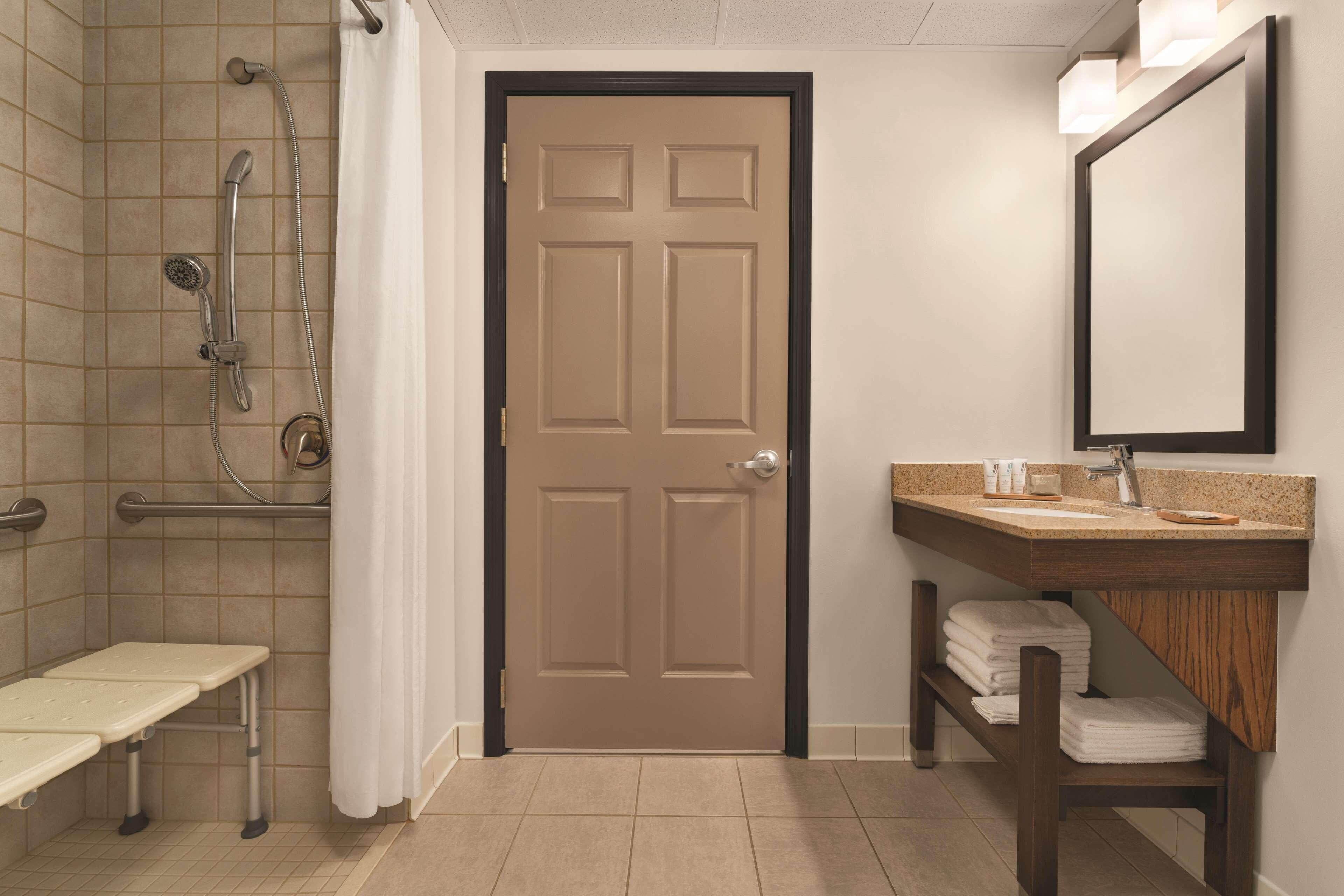 Country Inn & Suites by Radisson, Grand Rapids East, MI — 13
