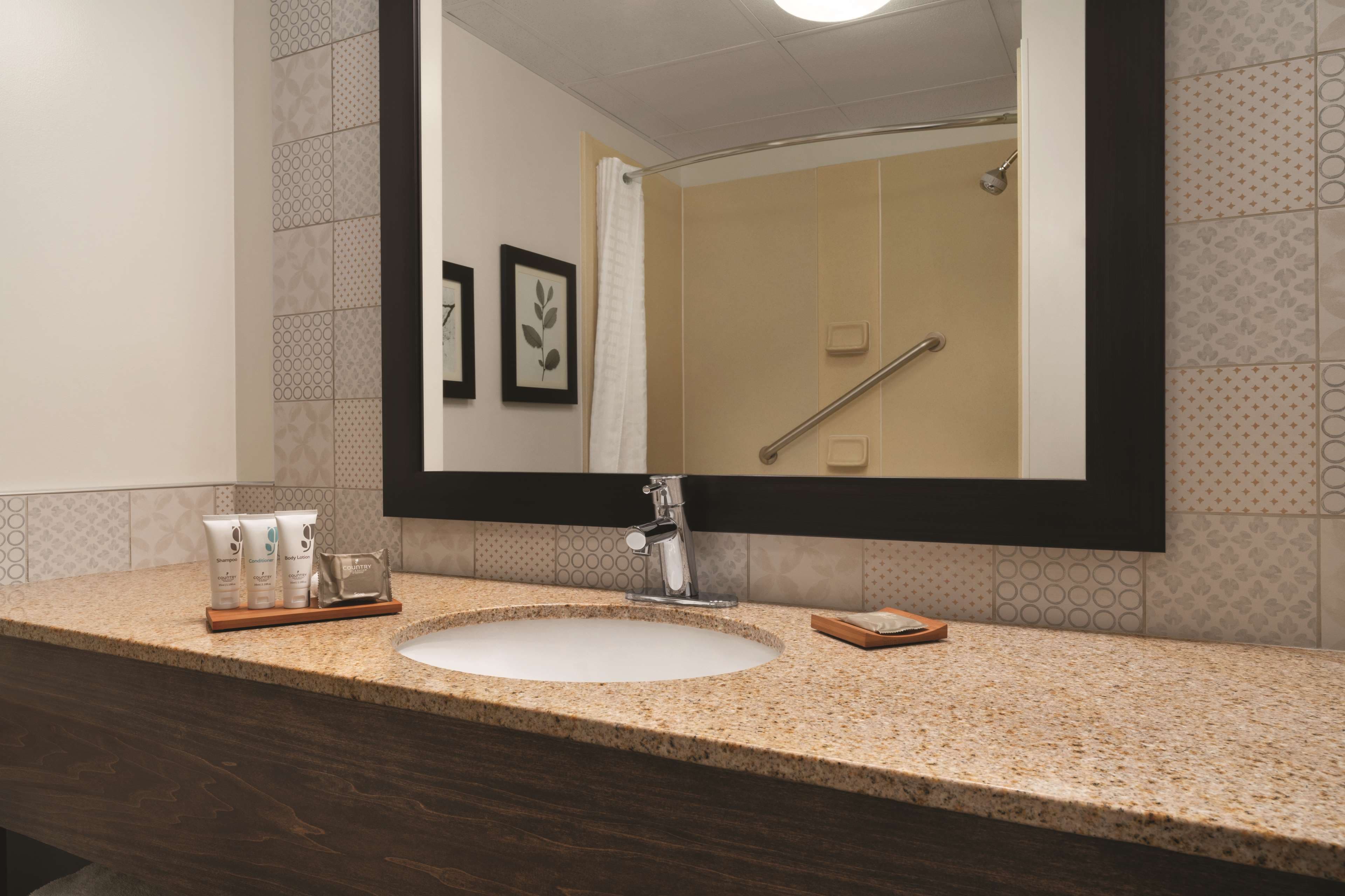 Country Inn & Suites by Radisson, Grand Rapids East, MI - Image 5