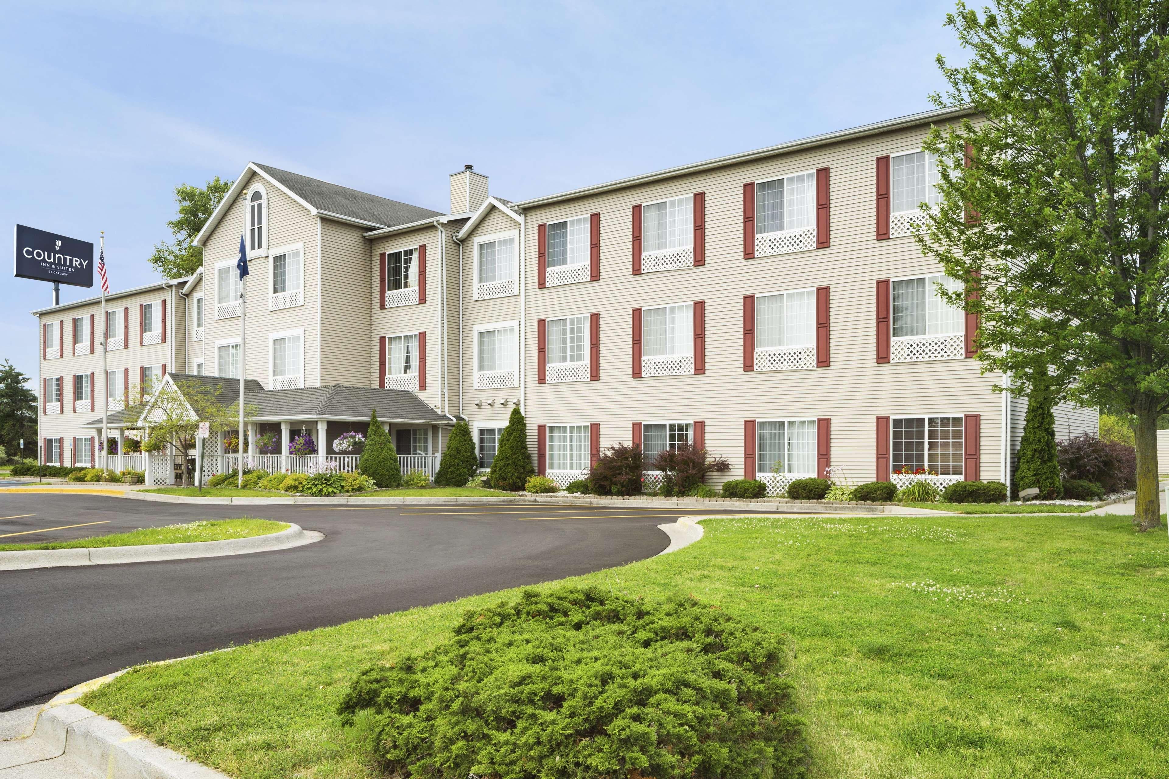 Country Inn & Suites by Radisson, Grand Rapids Airport, MI - Image 1
