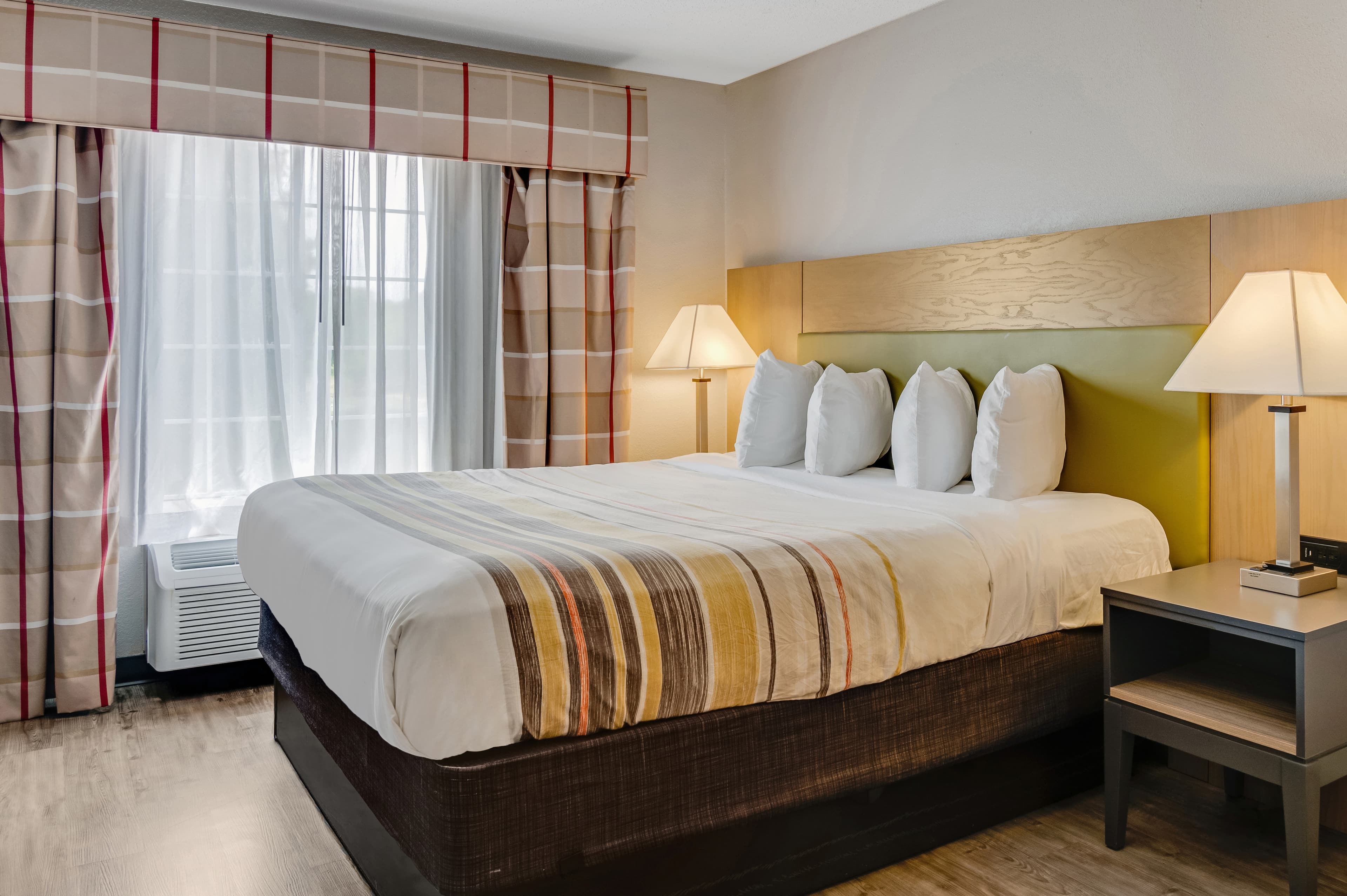 Country Inn & Suites by Radisson, Grand Rapids Airport, MI - Image 5