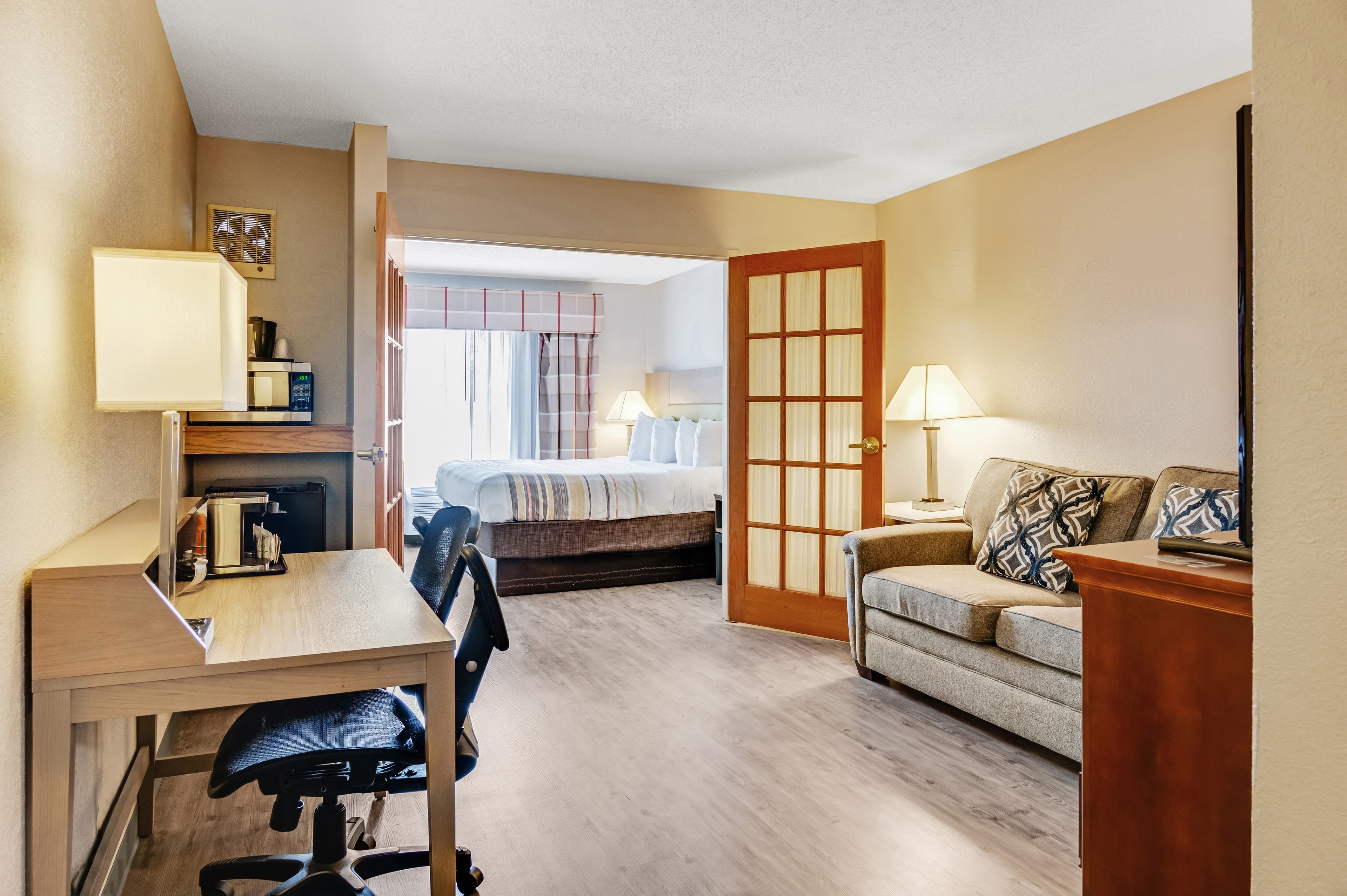 Country Inn & Suites by Radisson, Grand Rapids Airport, MI — 10