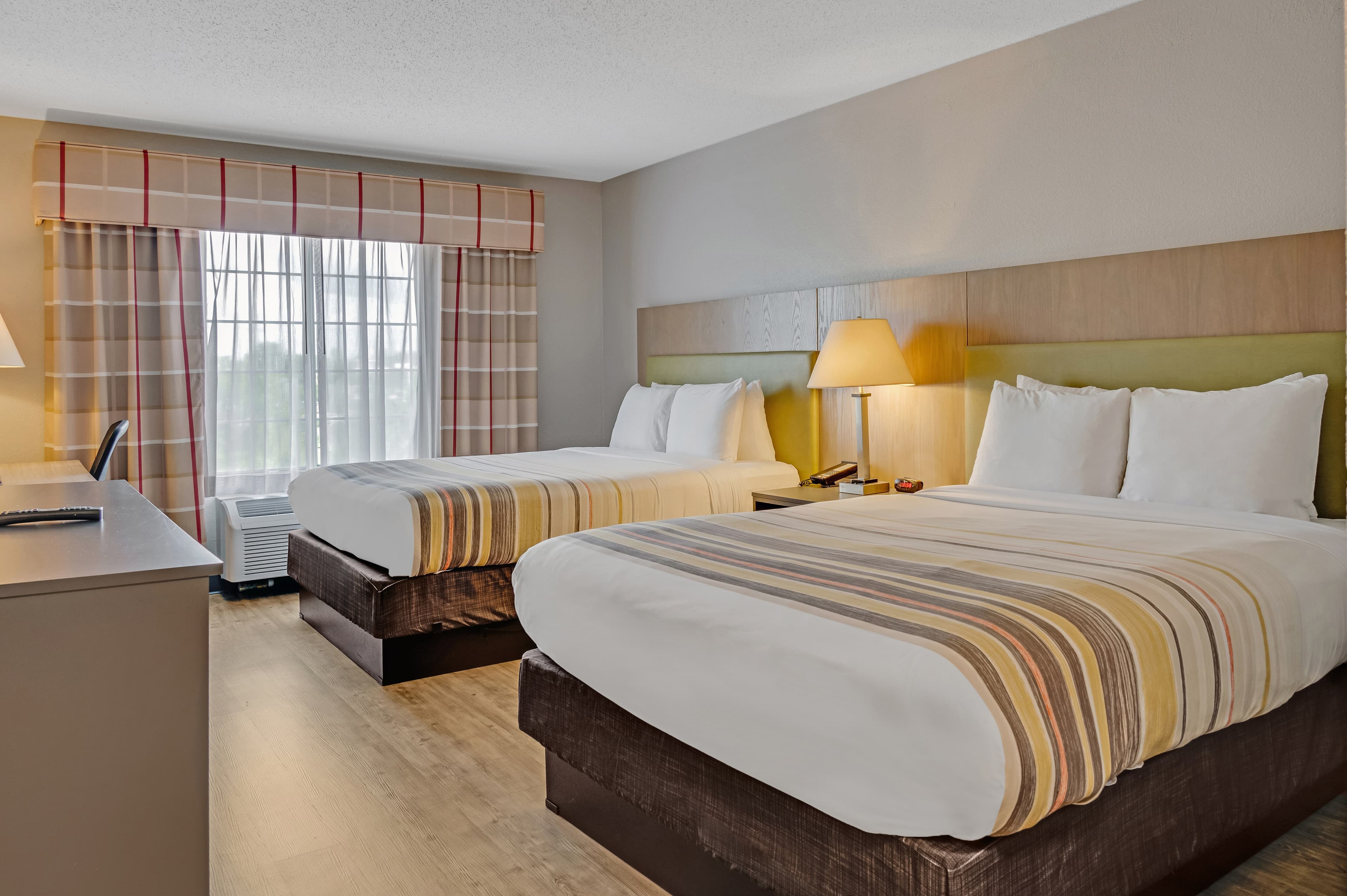 Country Inn & Suites by Radisson, Grand Rapids Airport, MI — 12