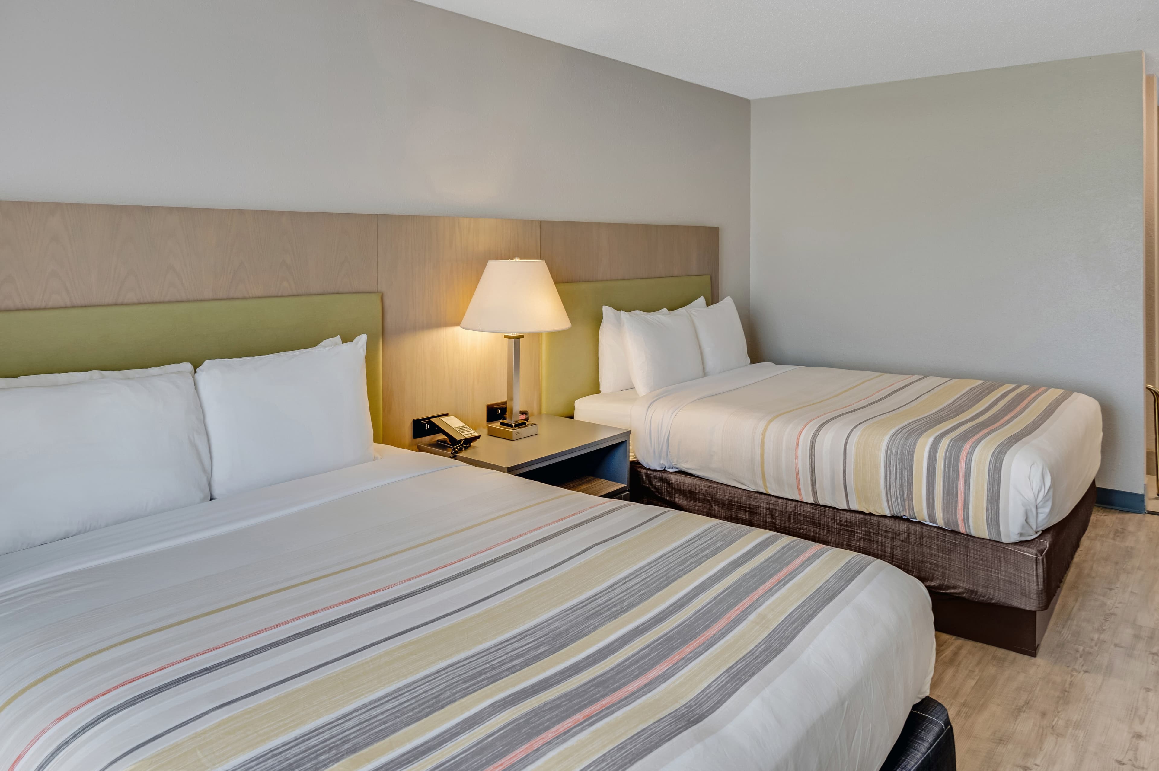 Country Inn & Suites by Radisson, Grand Rapids Airport, MI — 14