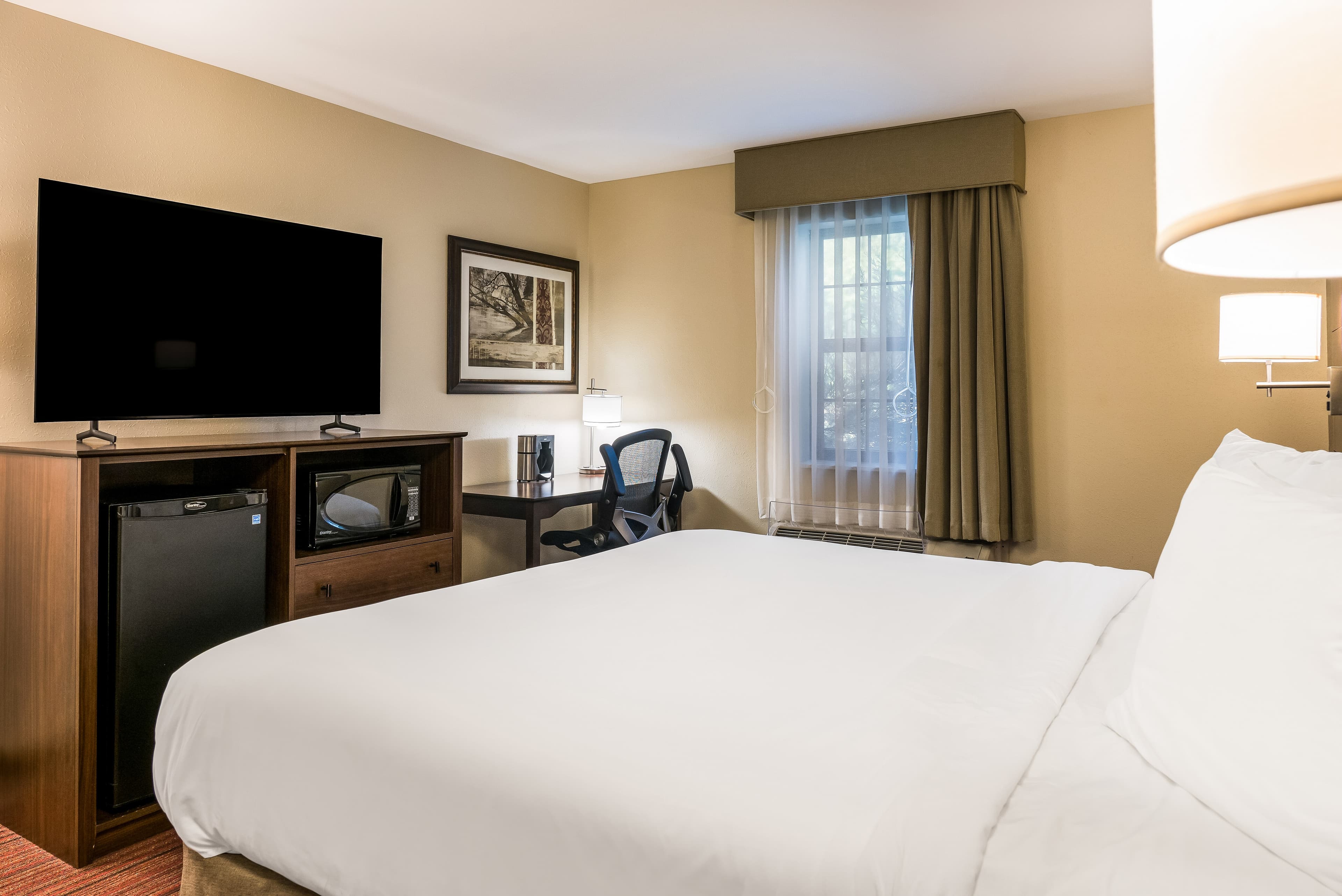 Country Inn & Suites by Radisson, Grandville-Grand Rapids West, MI - Image 4