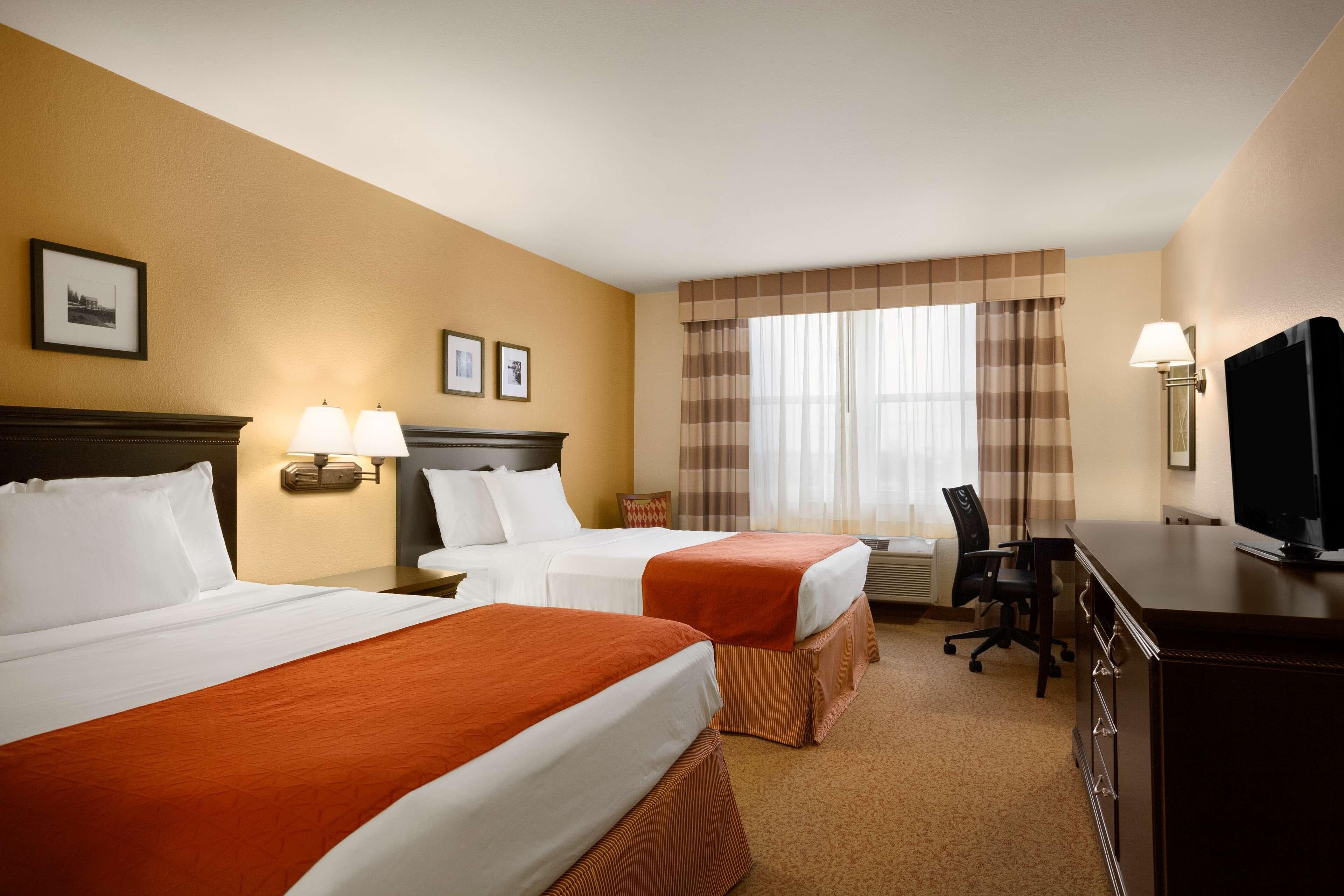 Country Inn & Suites by Radisson, Dundee, MI — 9