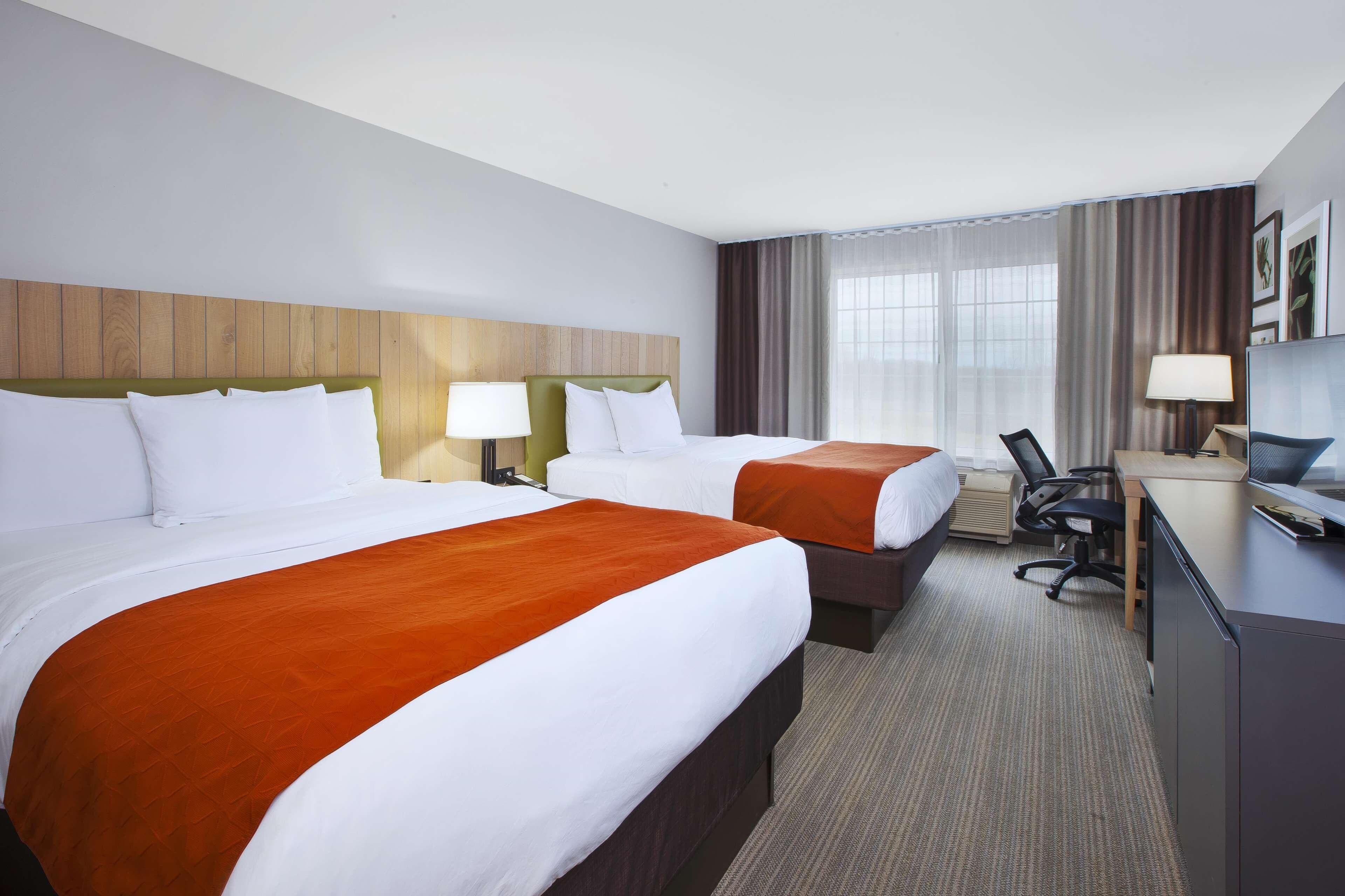 Country Inn & Suites by Radisson, Big Rapids, MI — 8