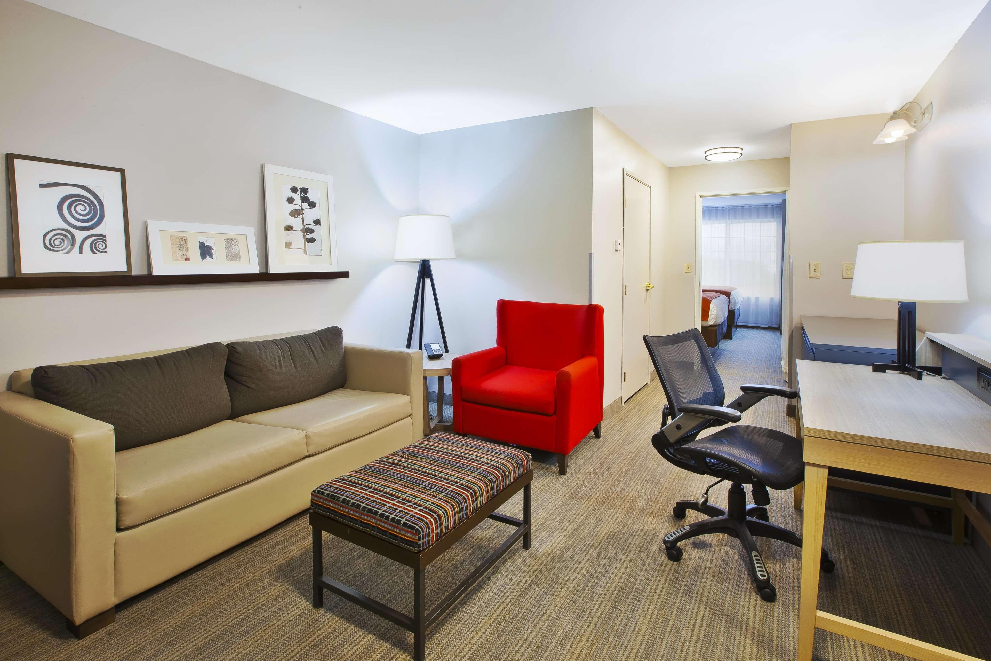 Country Inn & Suites by Radisson, Big Rapids, MI — 19