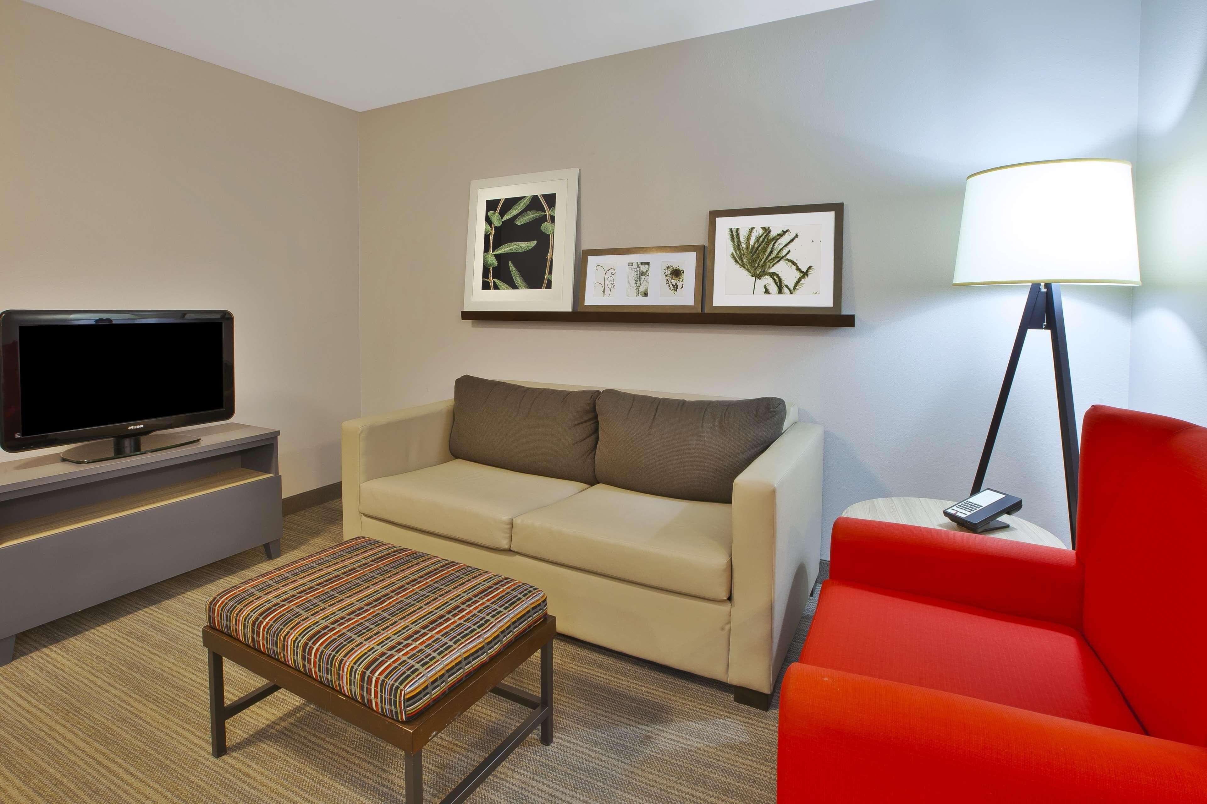 Country Inn & Suites by Radisson, Big Rapids, MI — 20