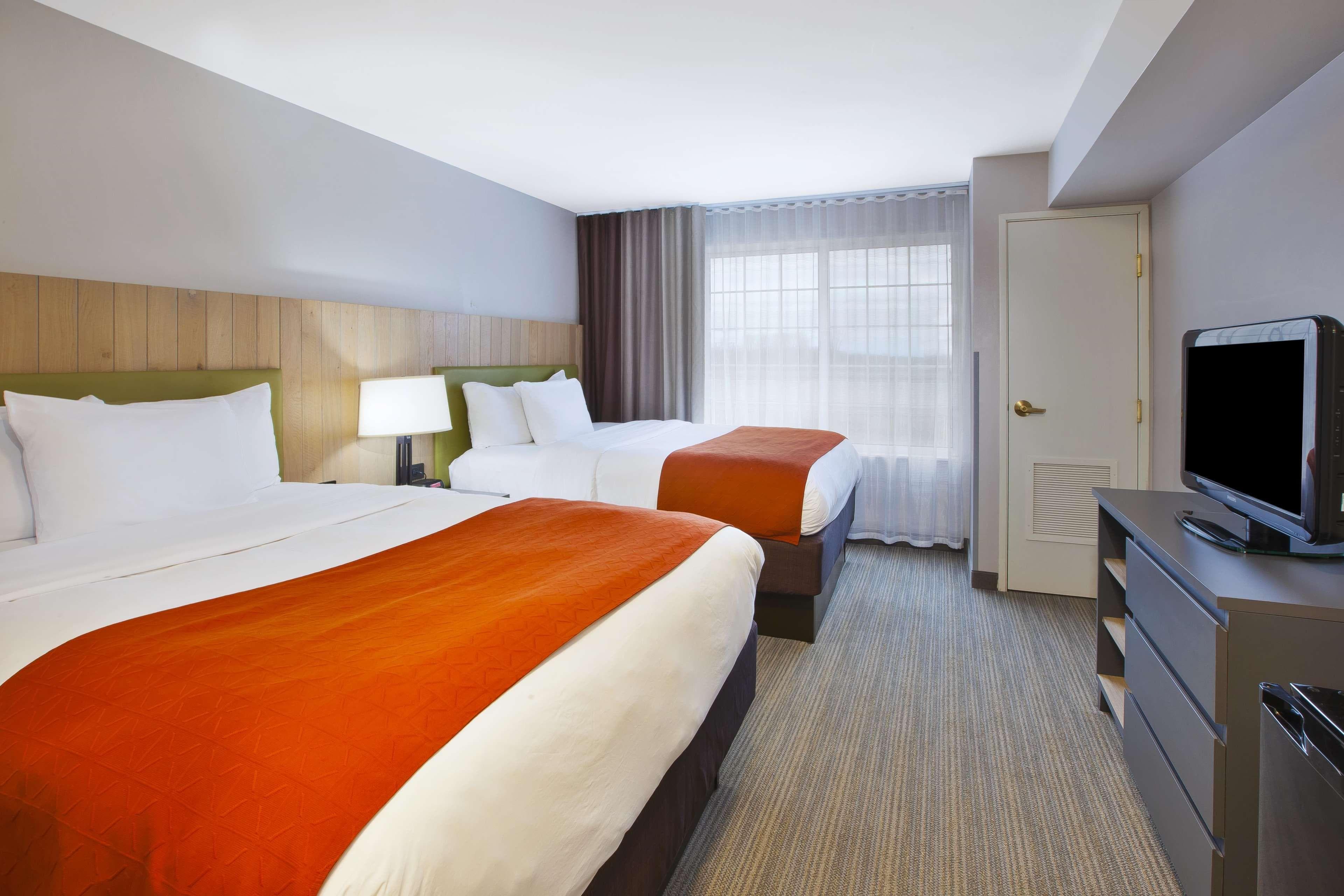 Country Inn & Suites by Radisson, Big Rapids, MI — 10