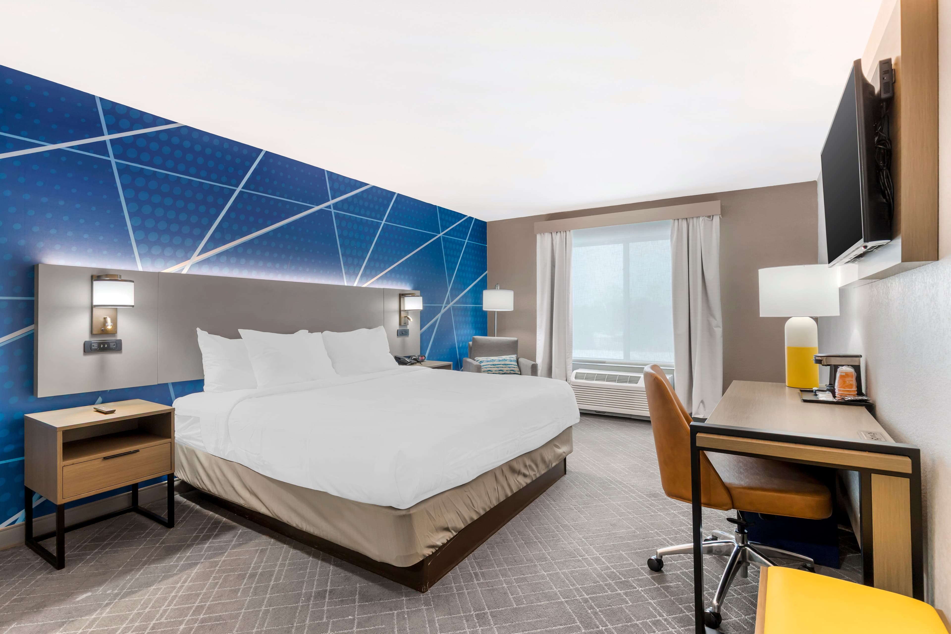 Comfort Inn & Suites - Image 2