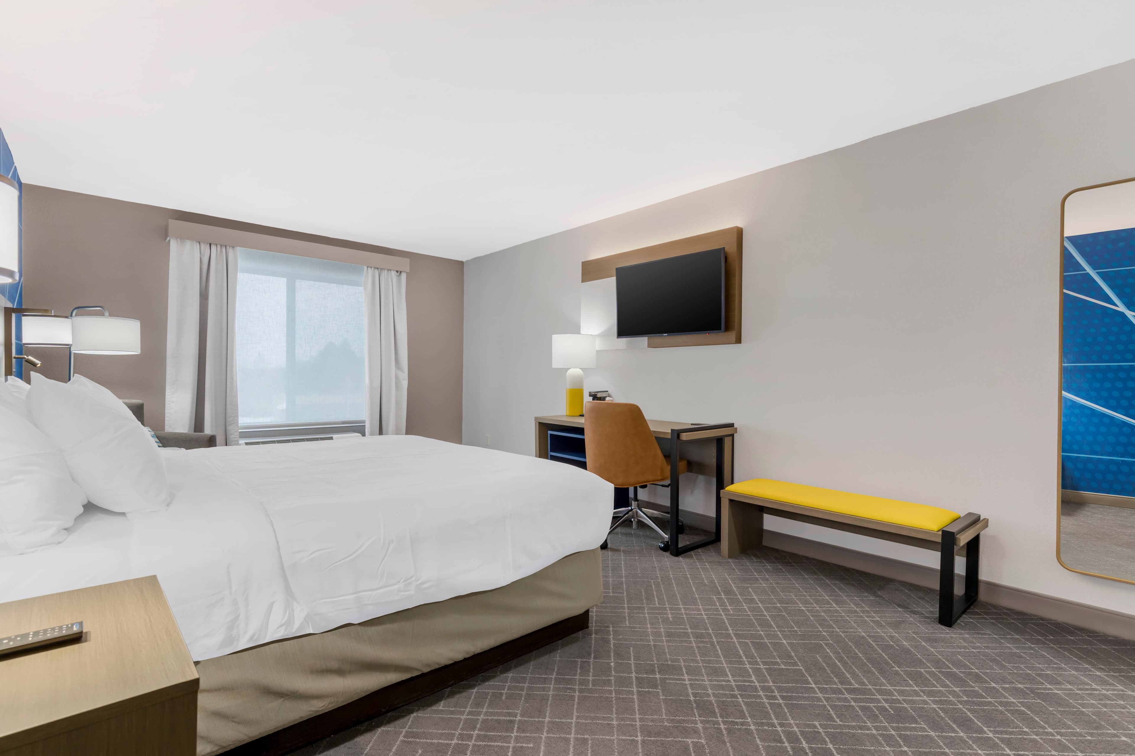 Comfort Inn & Suites - Image 3