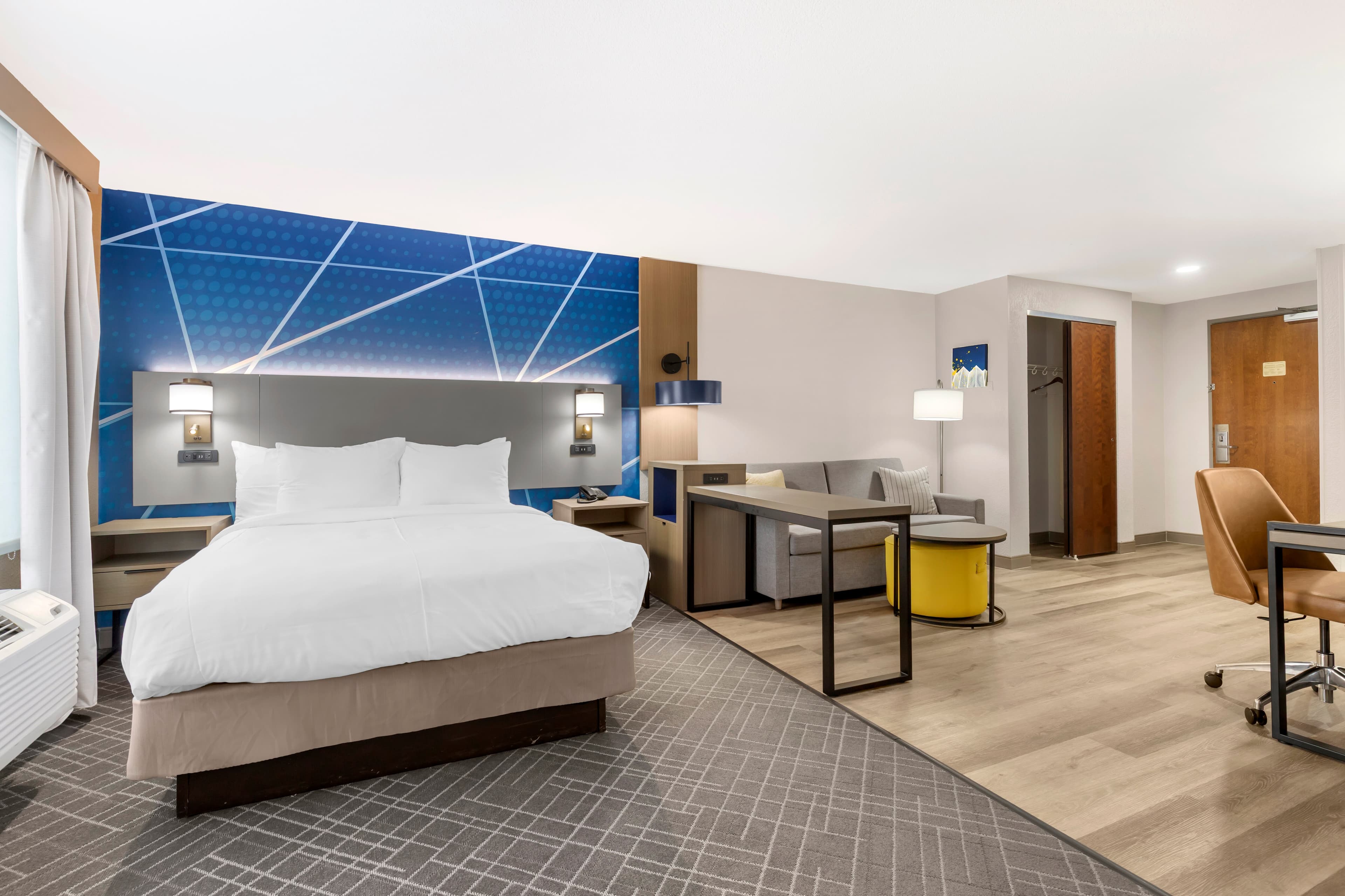 Comfort Inn & Suites — 7