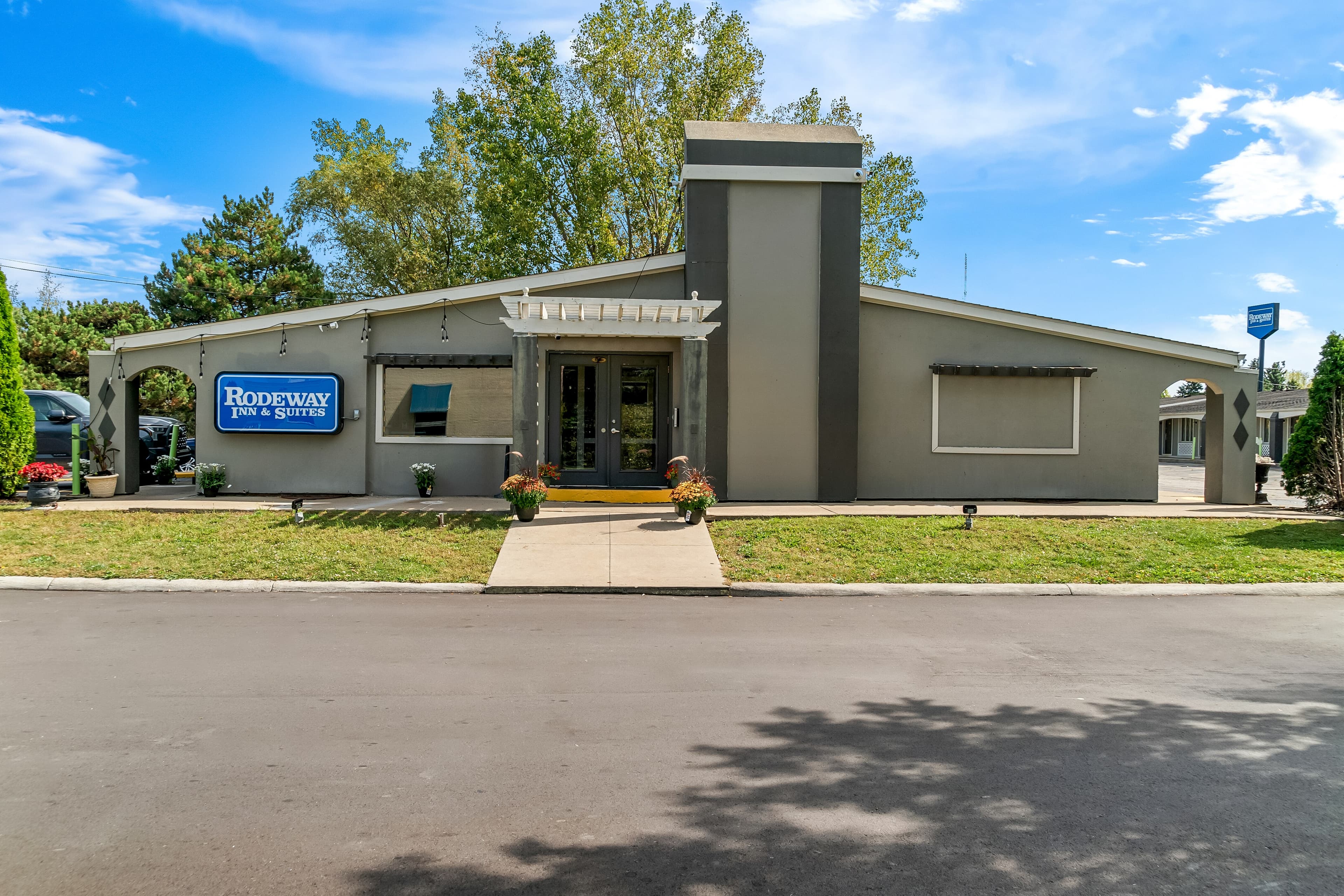 Rodeway Inn & Suites Saginaw I-675 - Image 1