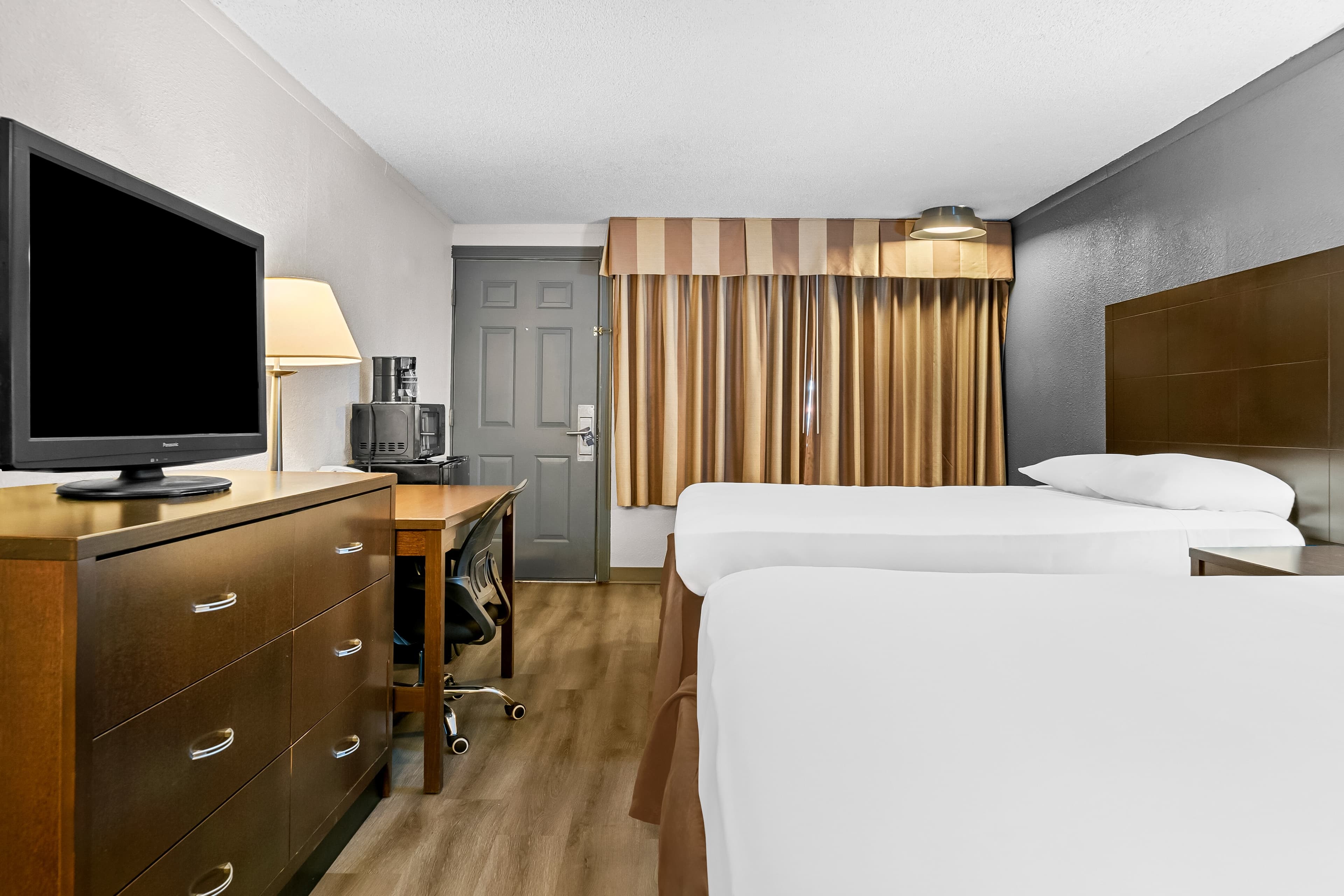Rodeway Inn & Suites Saginaw I-675 - Image 3