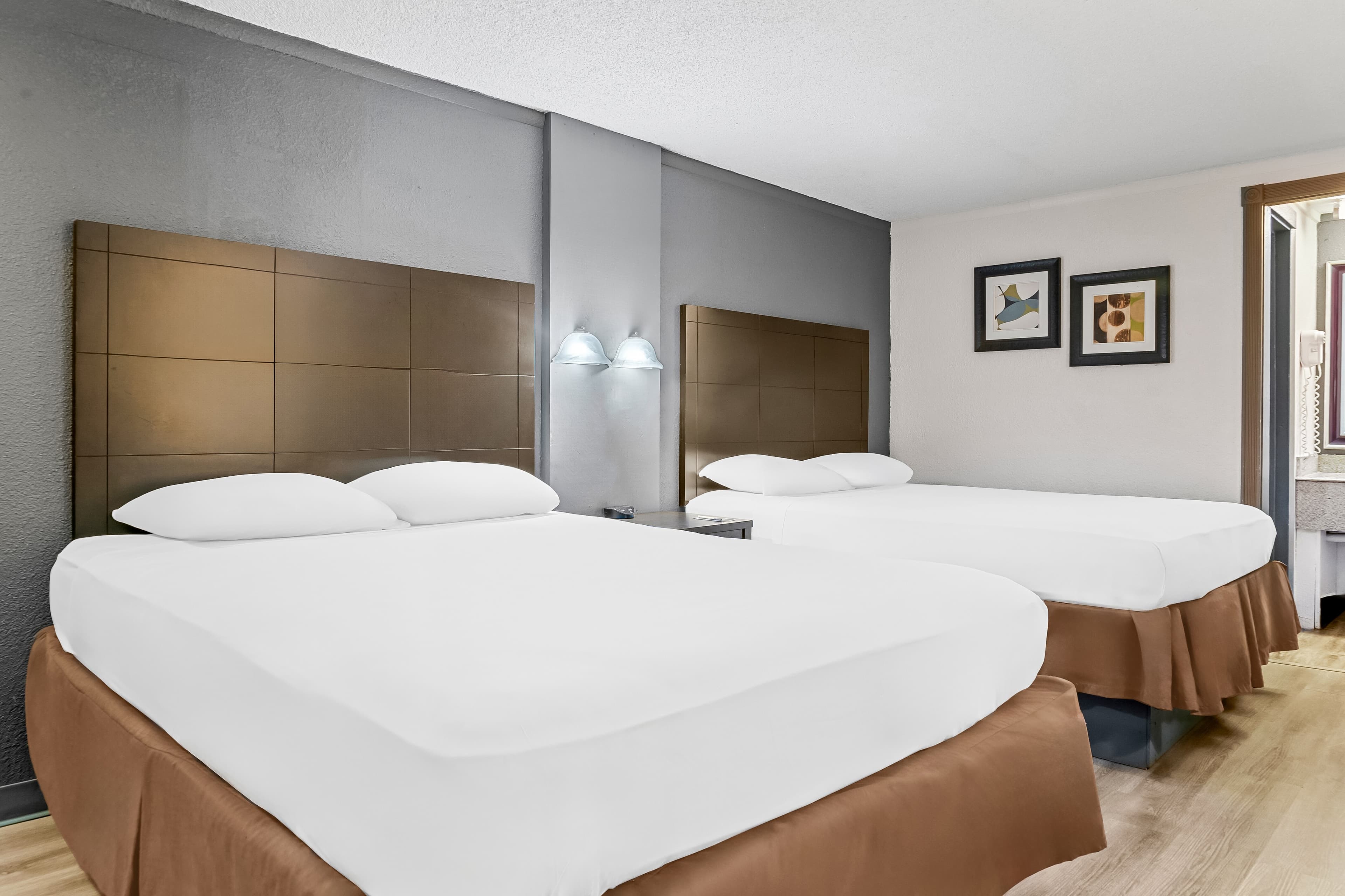 Rodeway Inn & Suites Saginaw I-675 - Image 5