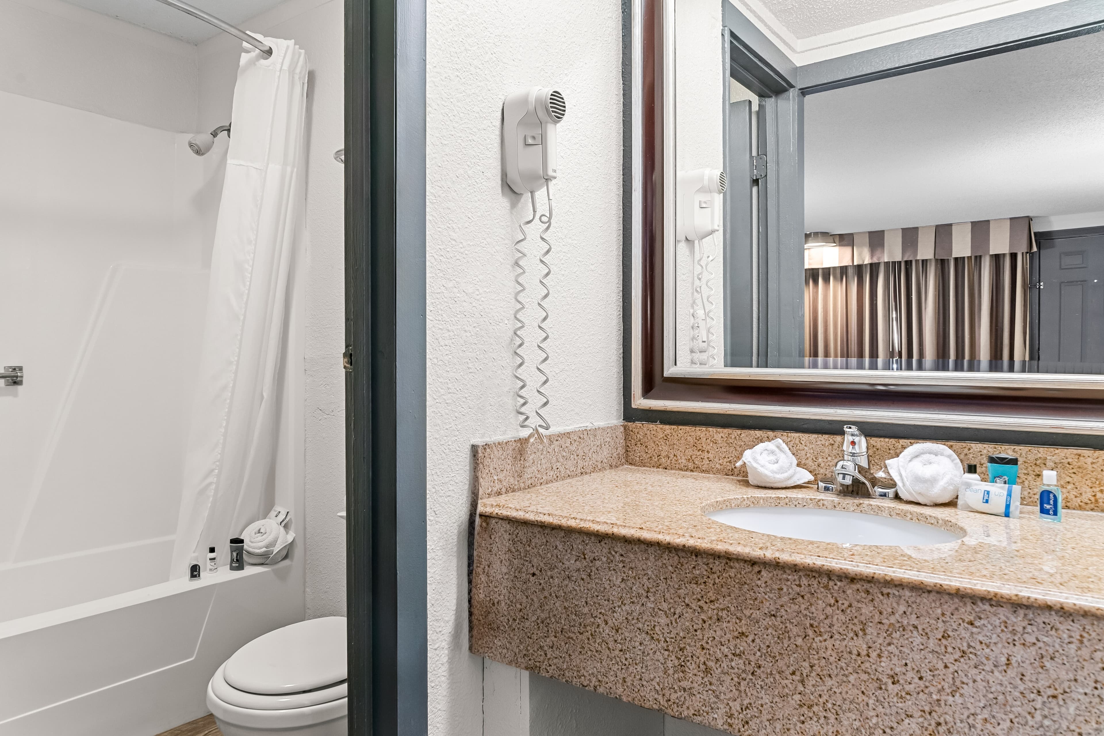 Rodeway Inn & Suites Saginaw I-675 — 6