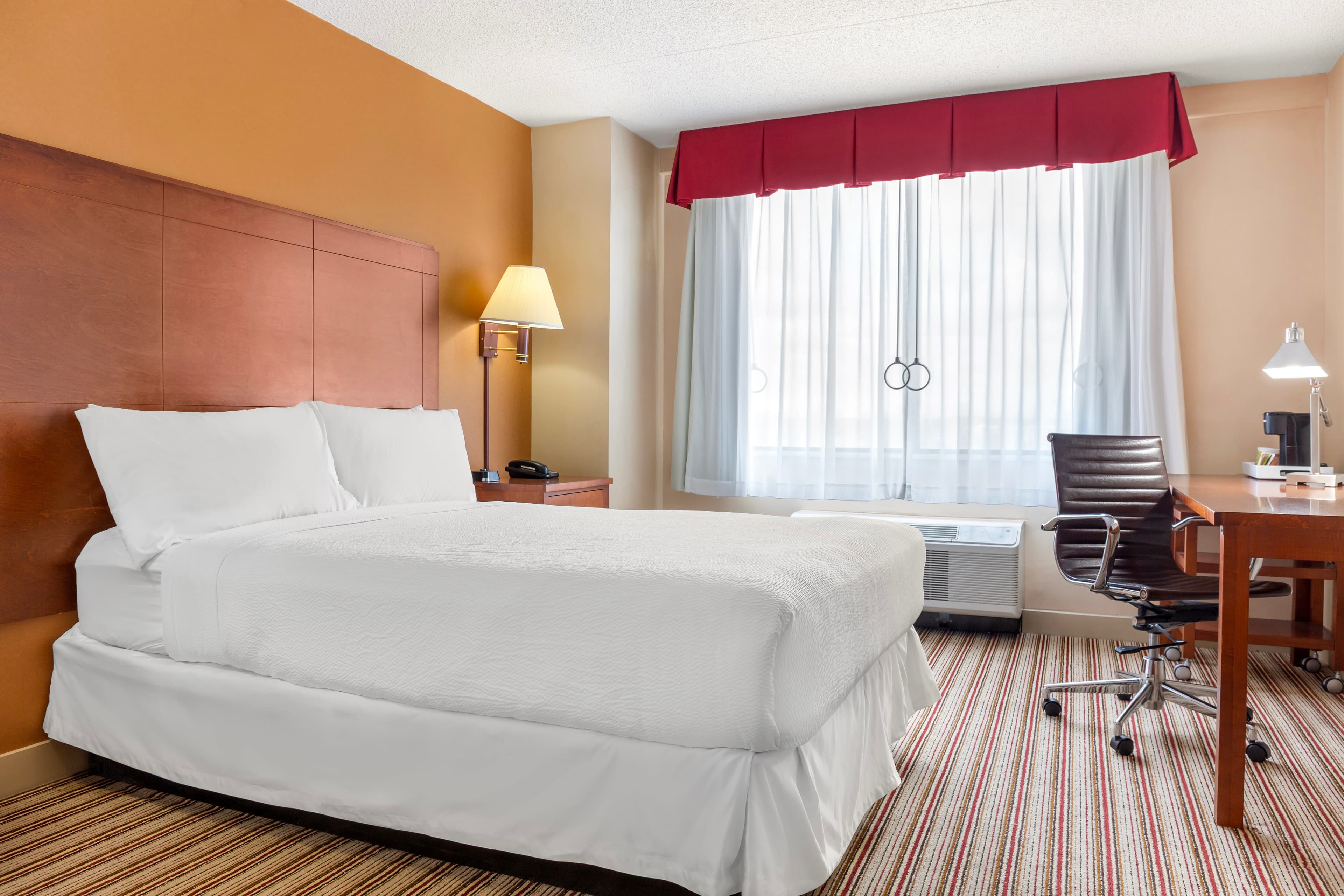 Radisson Hotel Detroit Metro Airport - Image 2