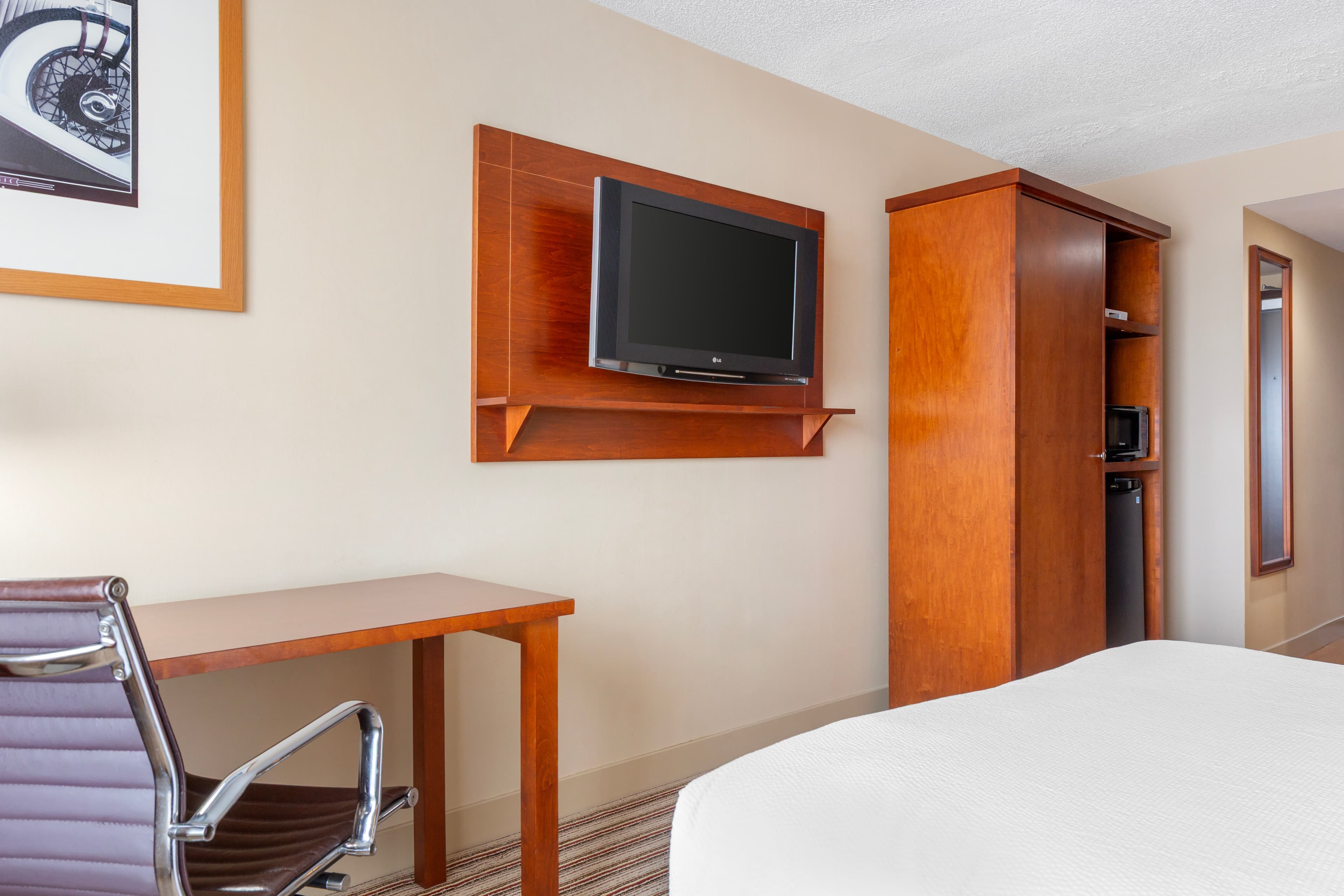 Radisson Hotel Detroit Metro Airport - Image 4