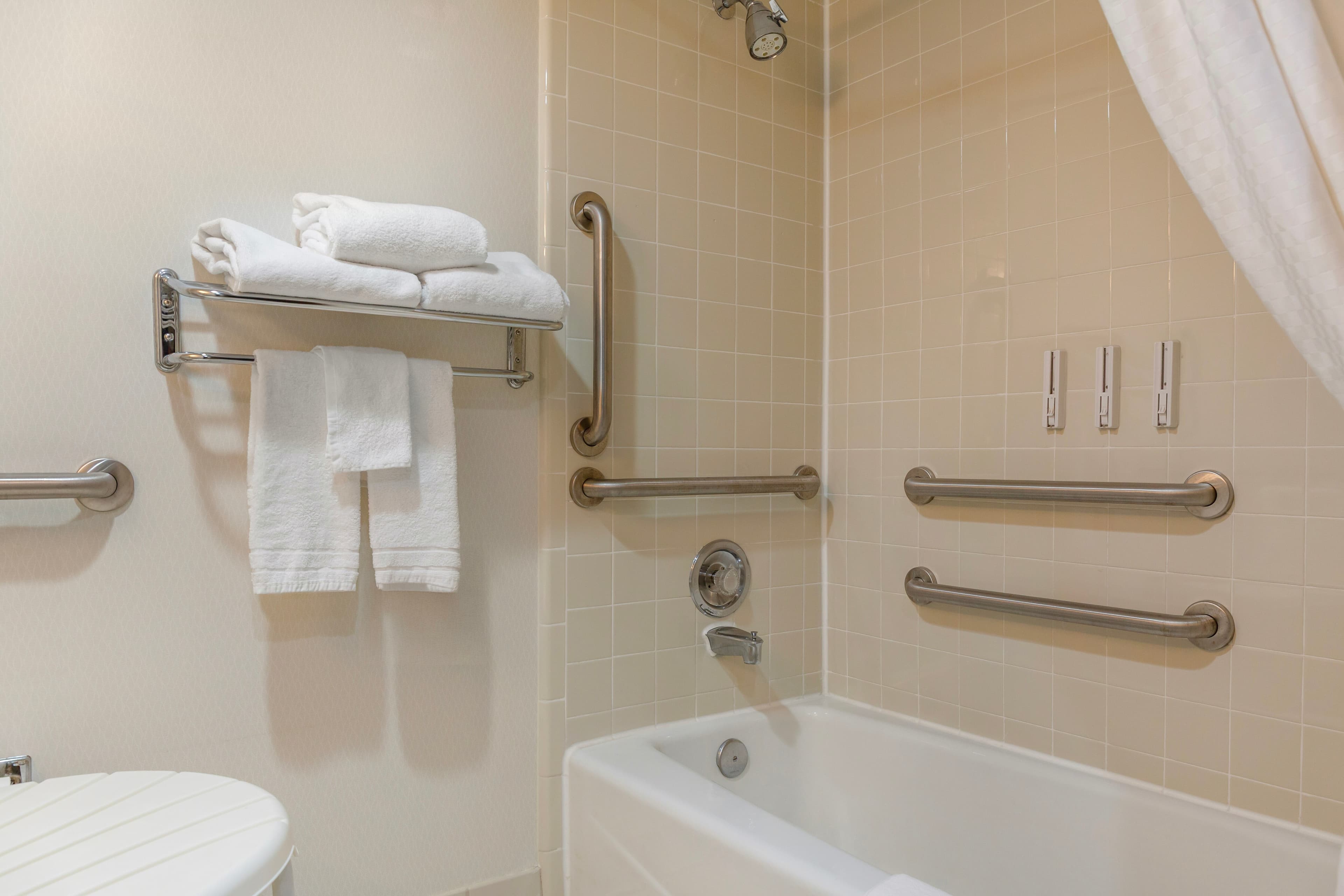 Radisson Hotel Detroit Metro Airport - Image 5
