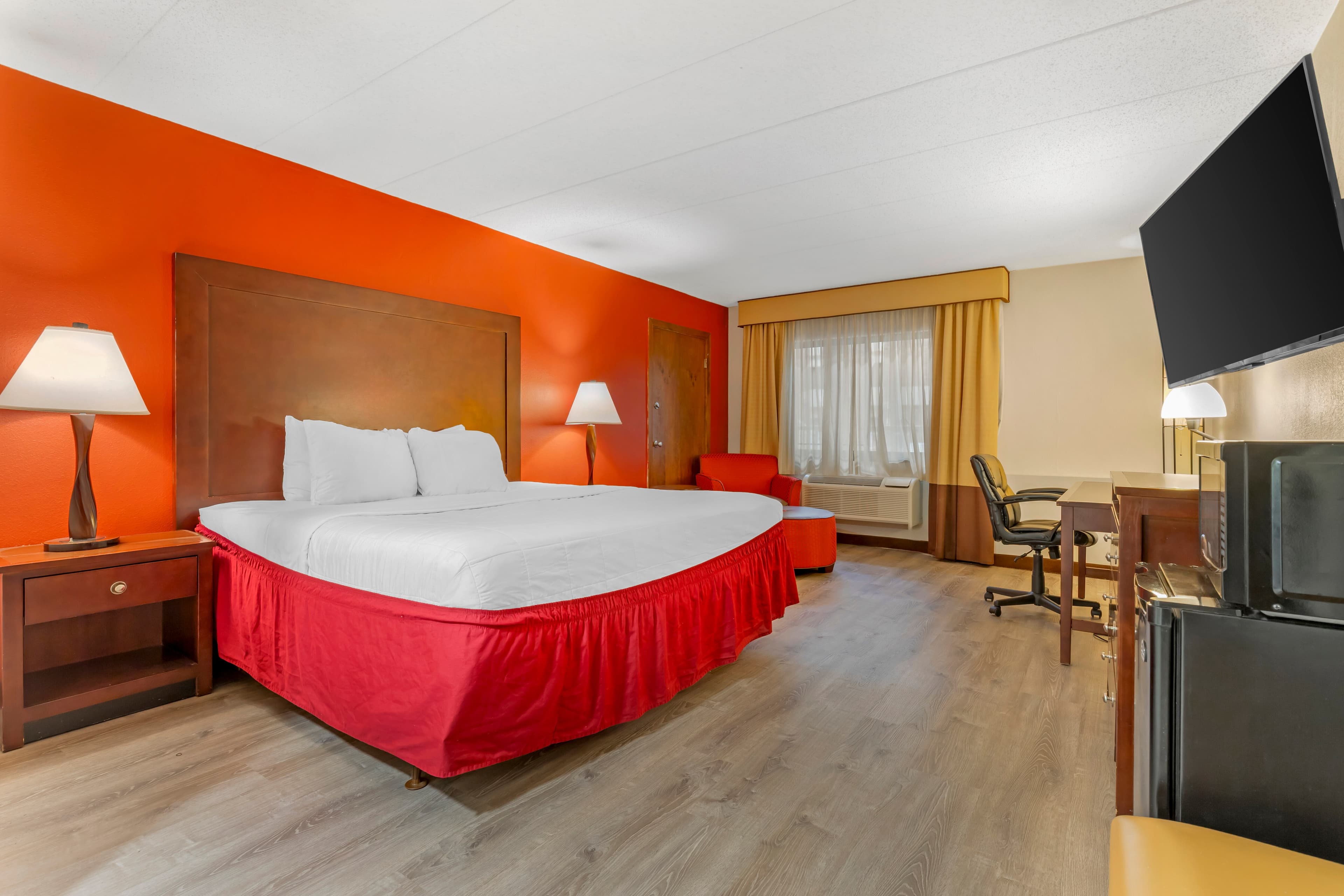 Clarion Hotel & Conference Center Lansing West - Image 2