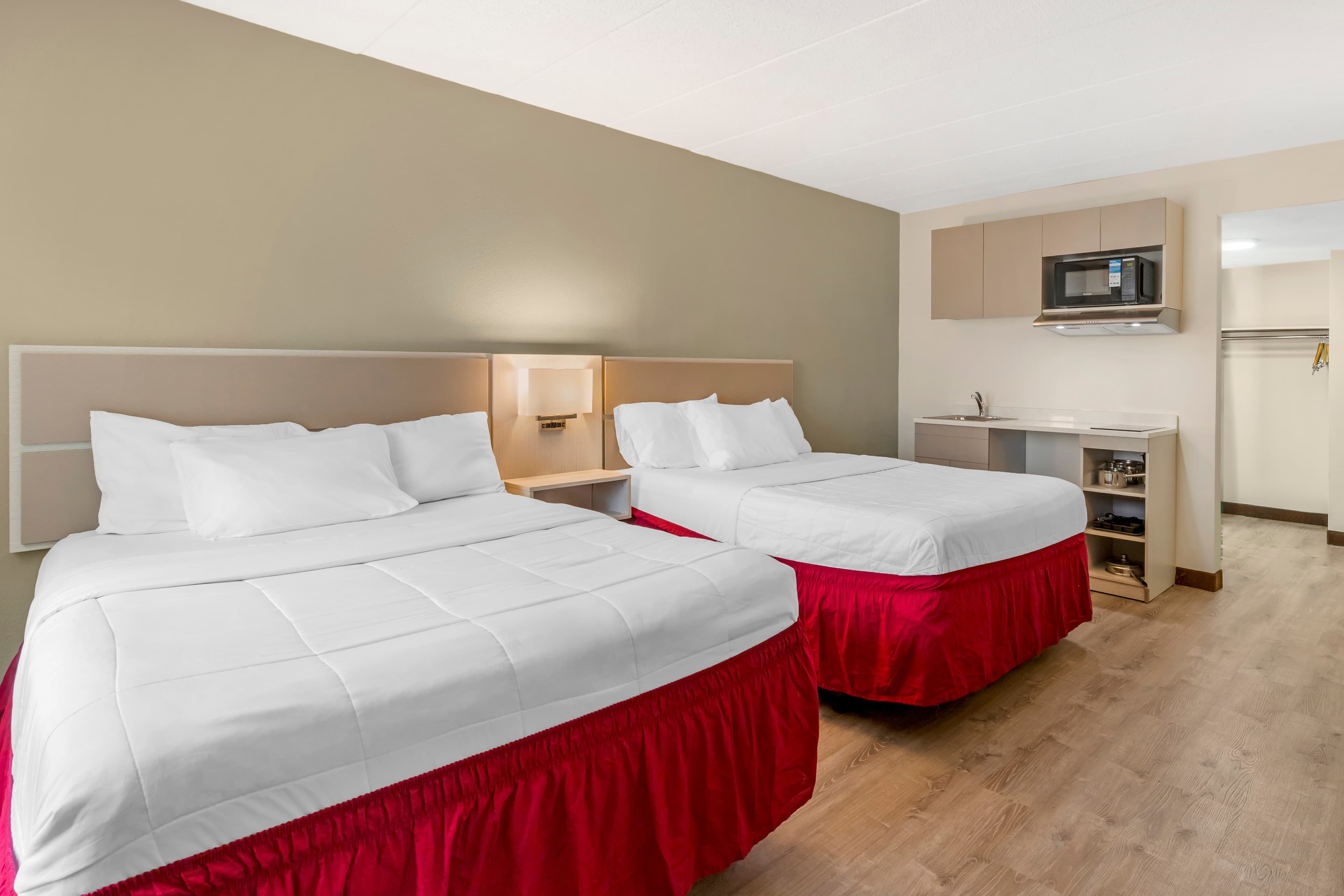 MainStay Suites Lansing West — 18