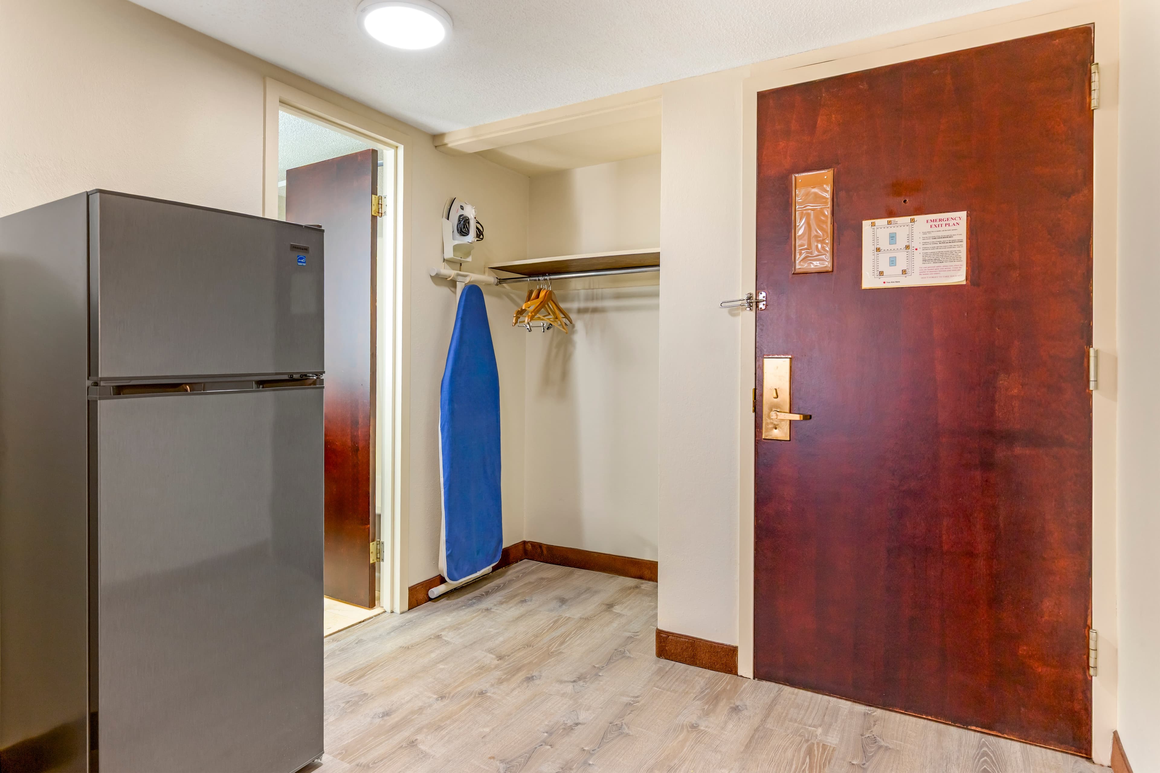 MainStay Suites Lansing West — 20