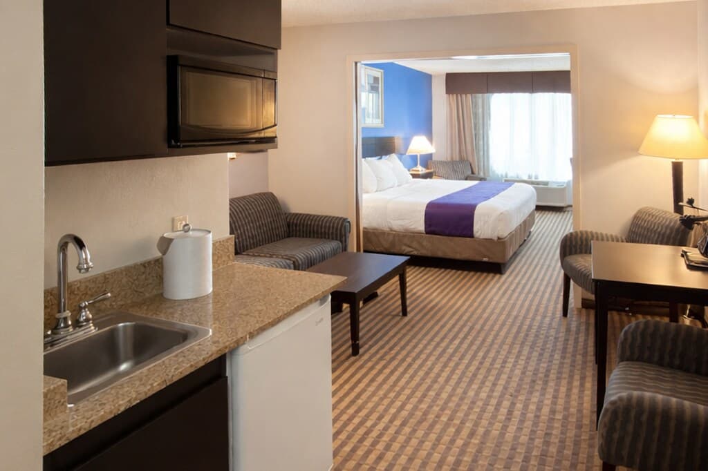 Sleep Inn & Suites - Image 5