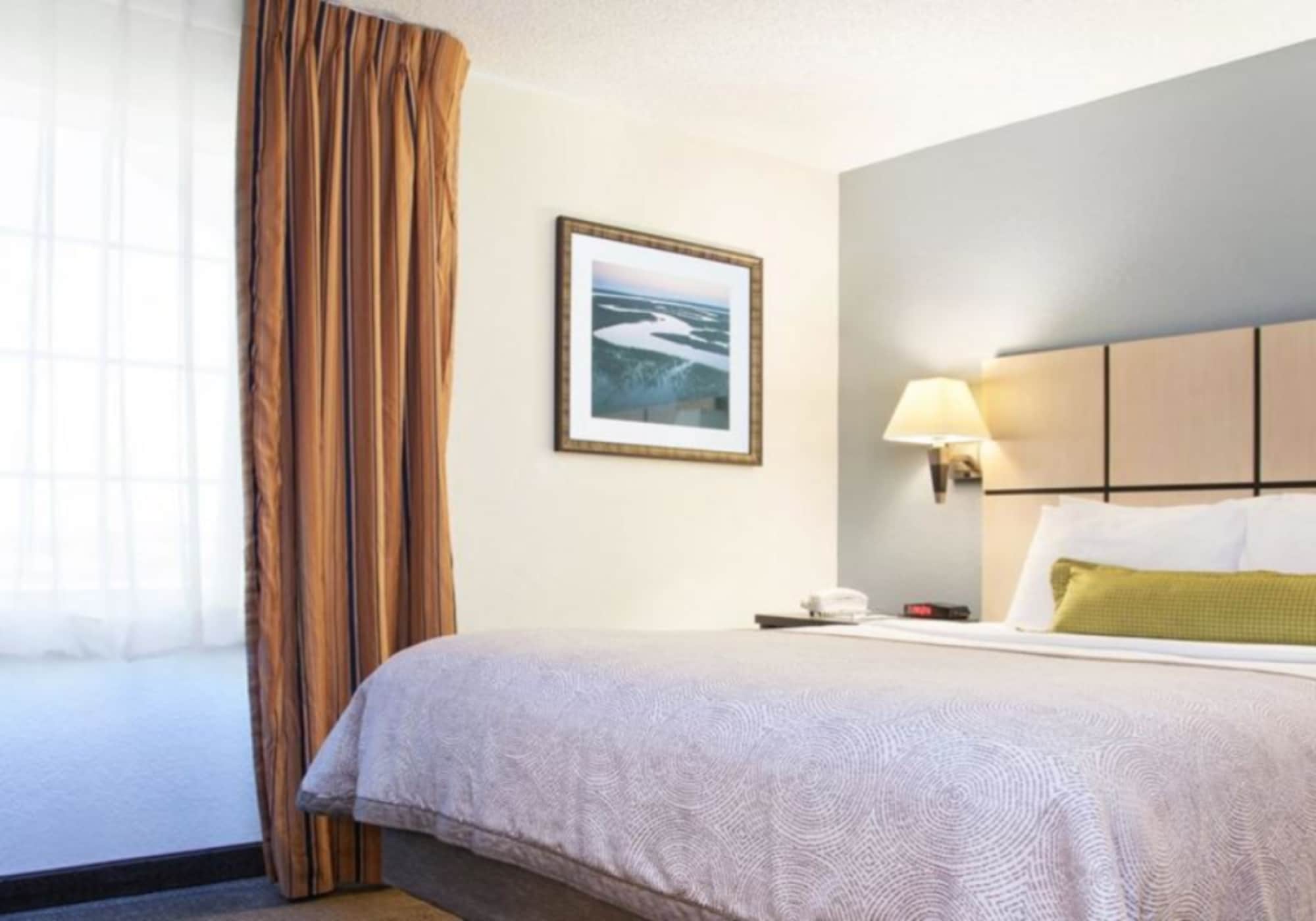 MainStay Suites Southfield-Detroit - Image 2