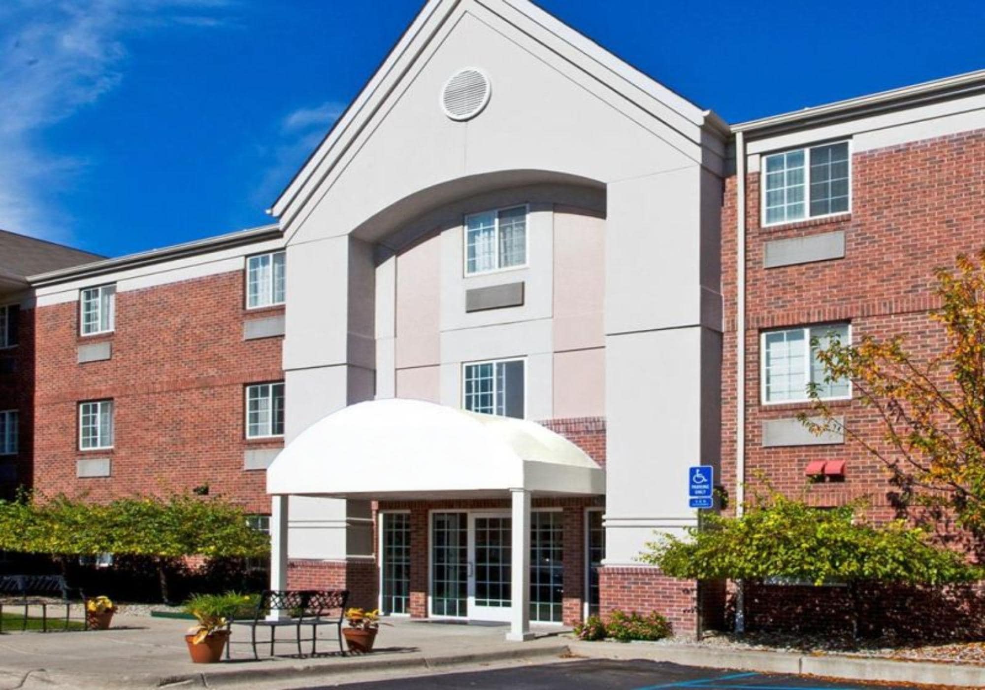 MainStay Suites Southfield-Detroit - Image 1