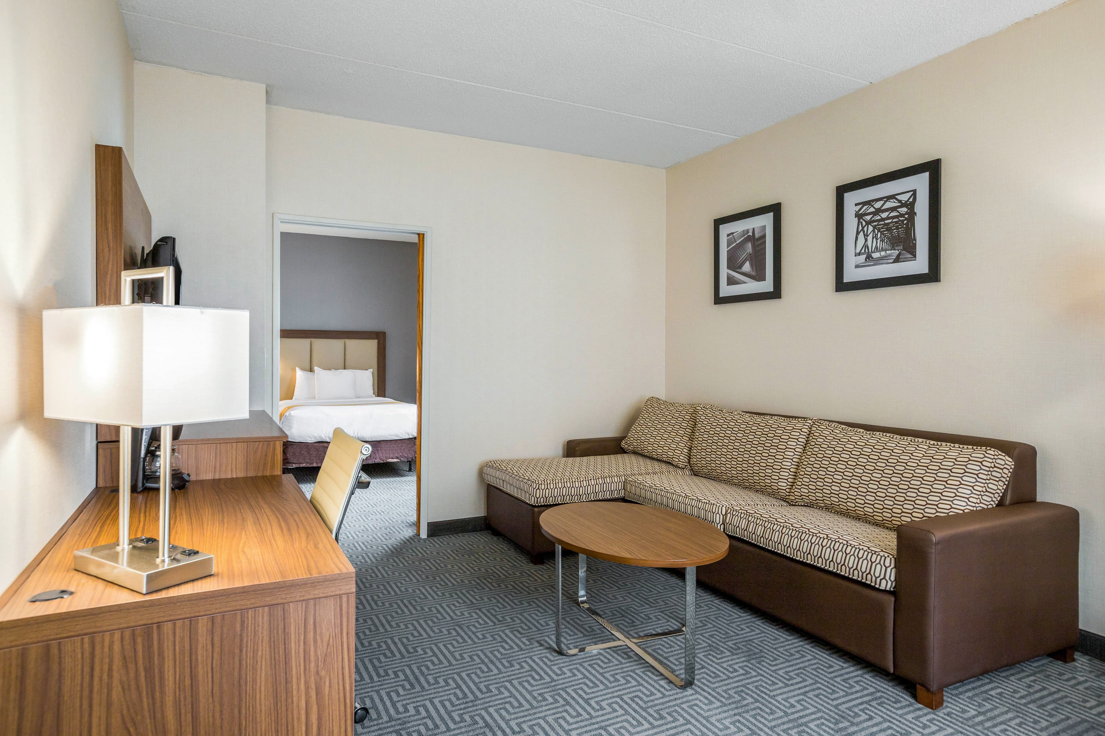 Quality Suites Lansing West - Image 5