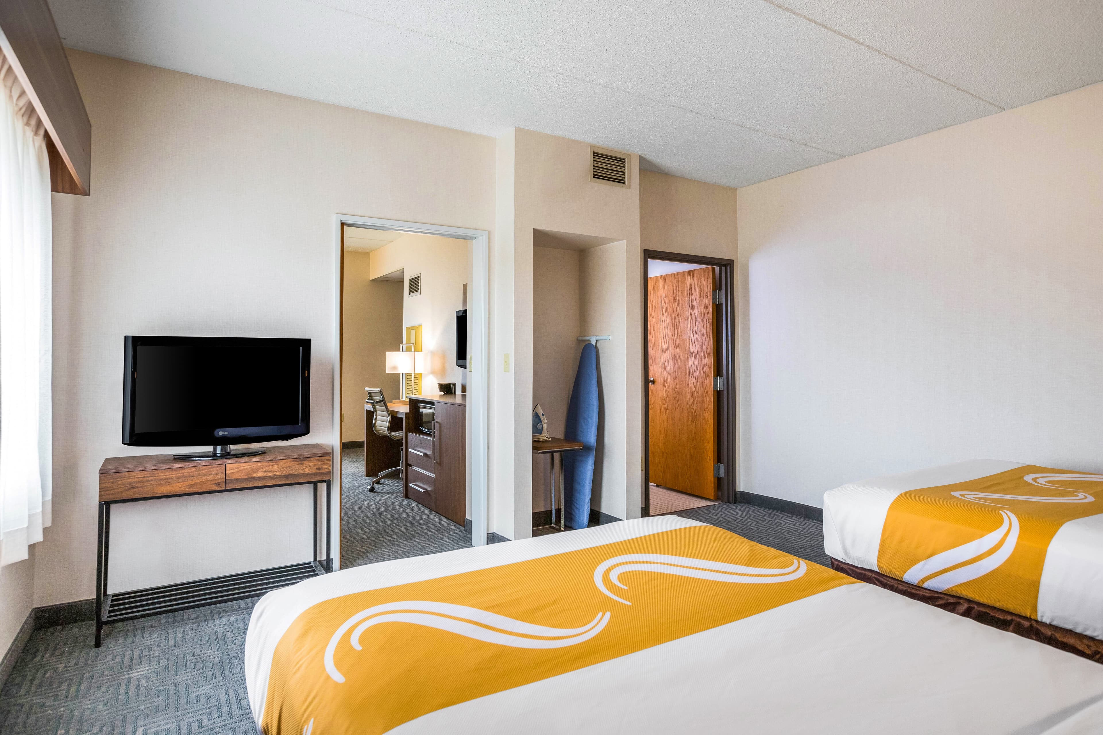 Quality Suites Lansing West — 6