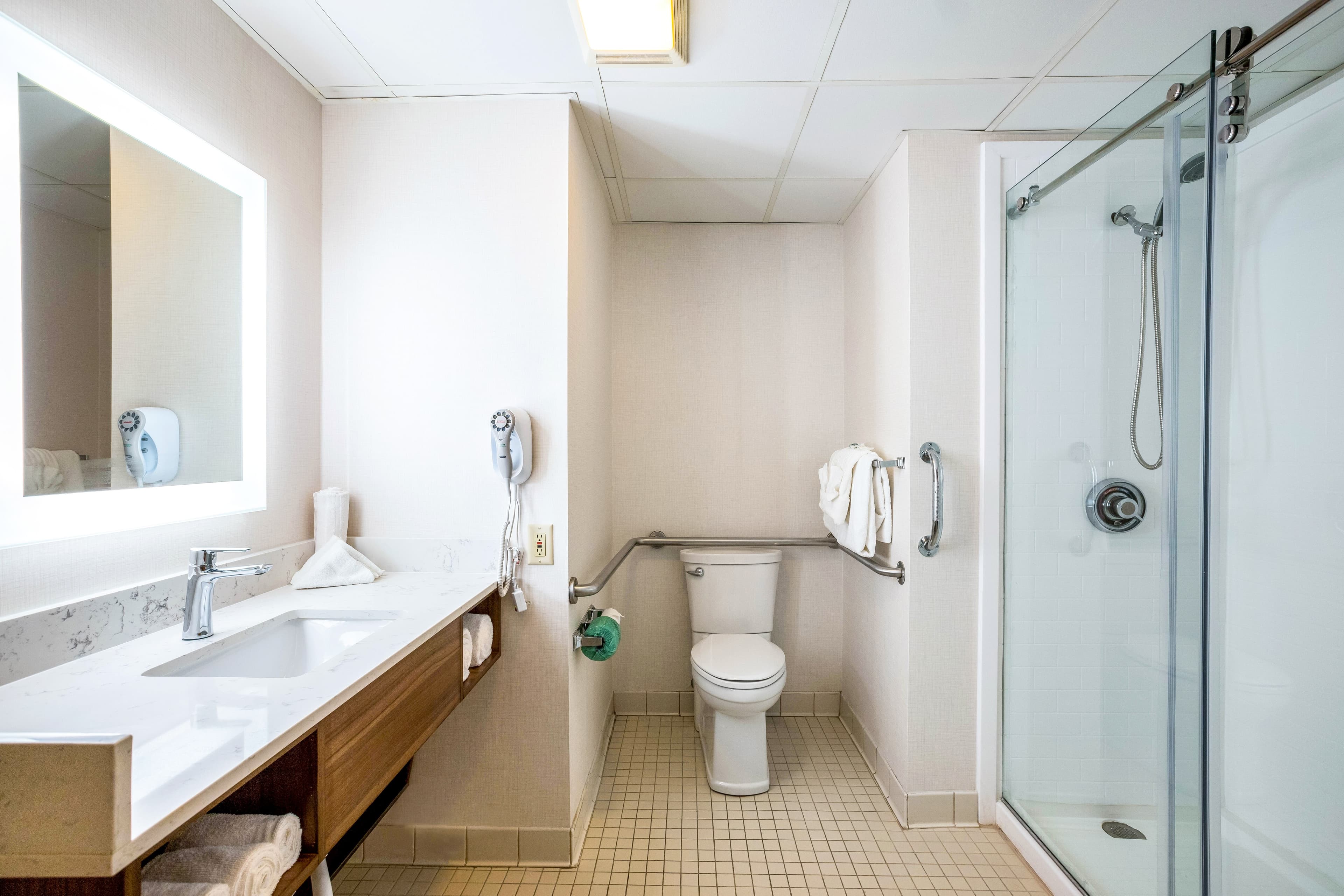 Quality Suites Lansing West — 7