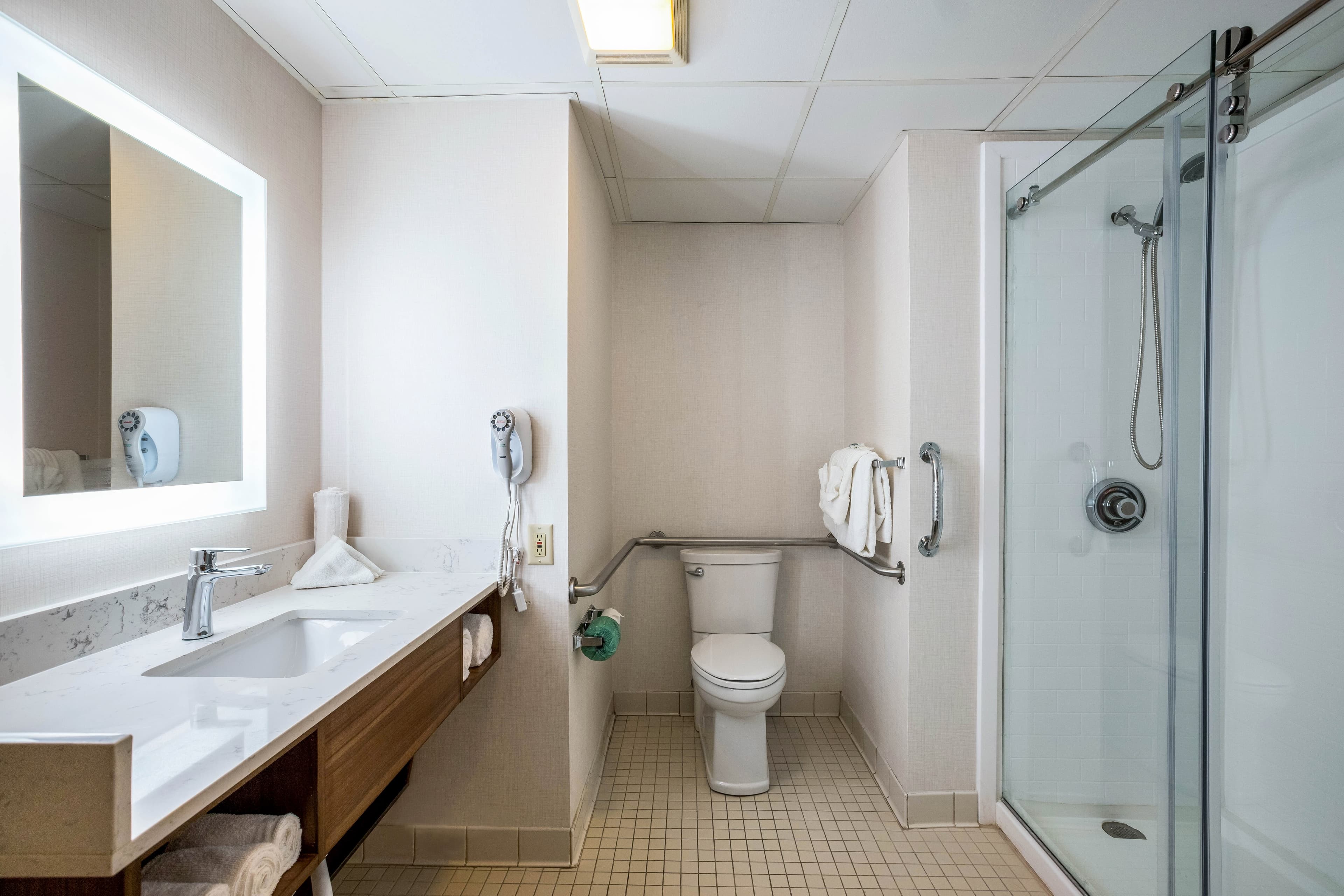 Quality Suites Lansing West — 9