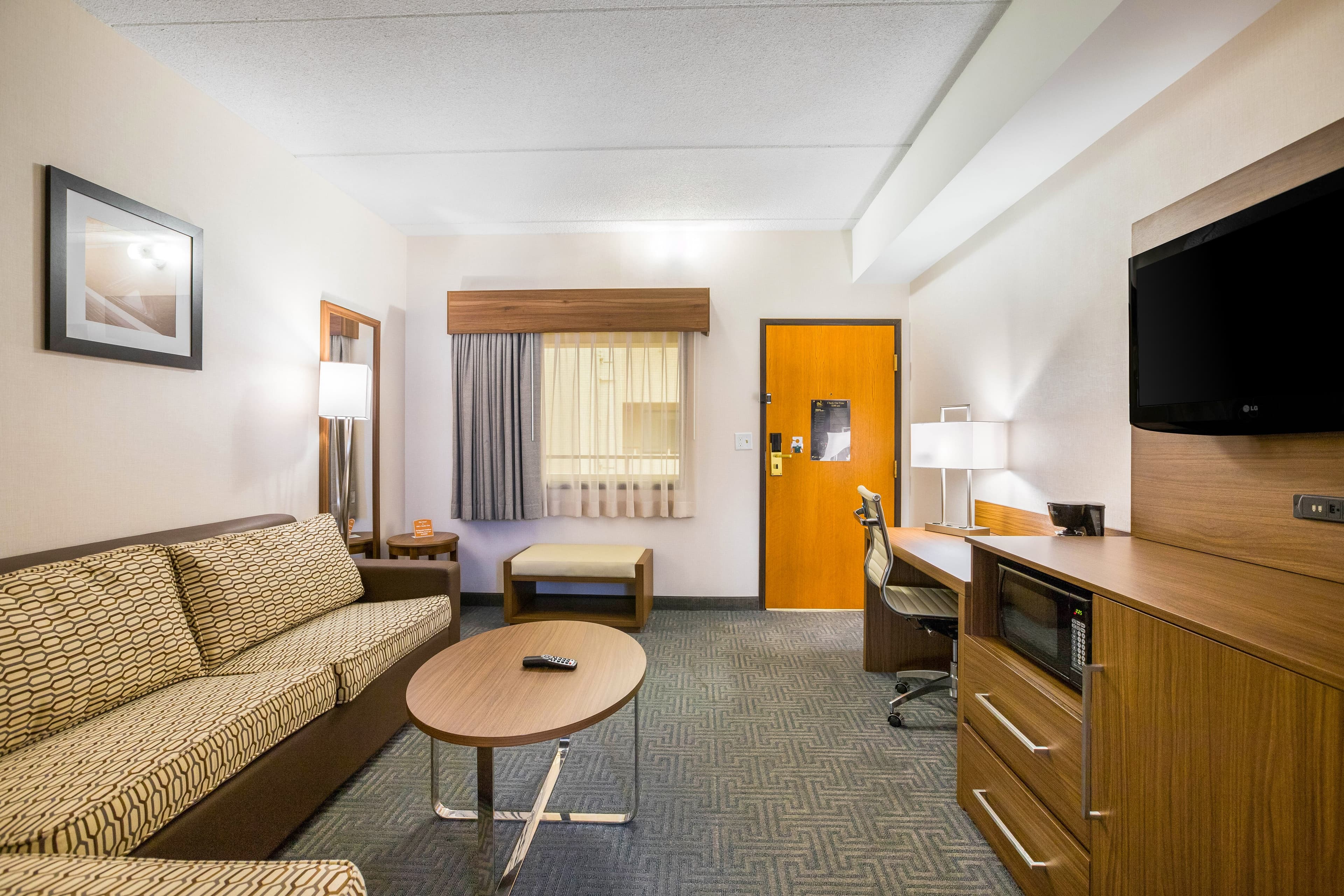 Quality Suites Lansing West — 11